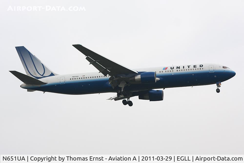 N651UA, 1992 Boeing 767-322 C/N 25389, finals 09L