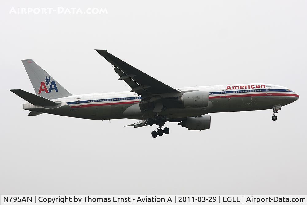 N795AN, 2000 Boeing 777-223 C/N 30257, finals 09L