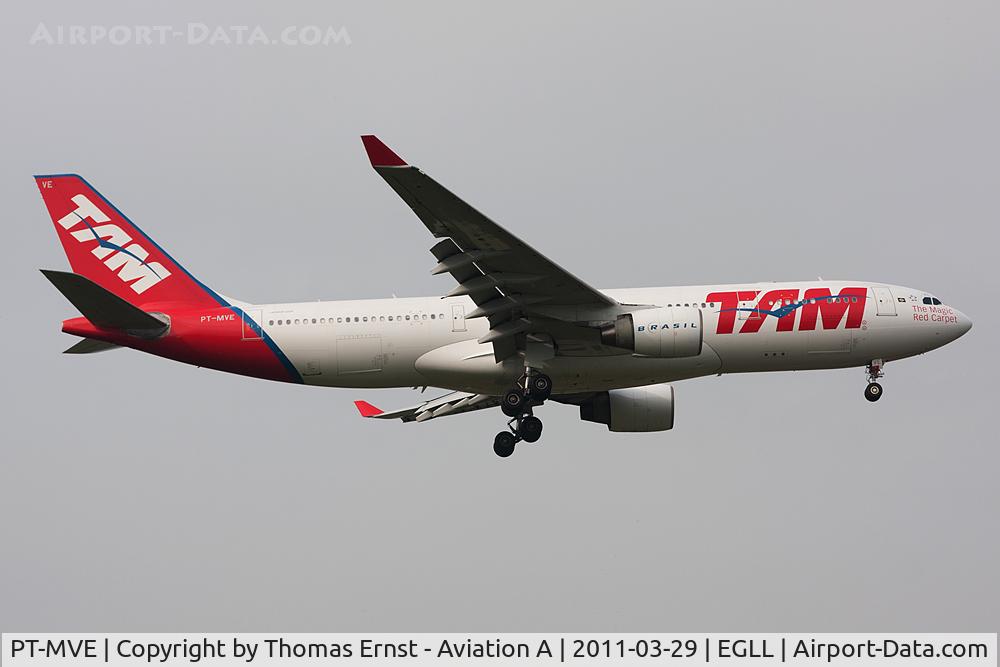 PT-MVE, 2000 Airbus A330-223 C/N 361, finals 09L