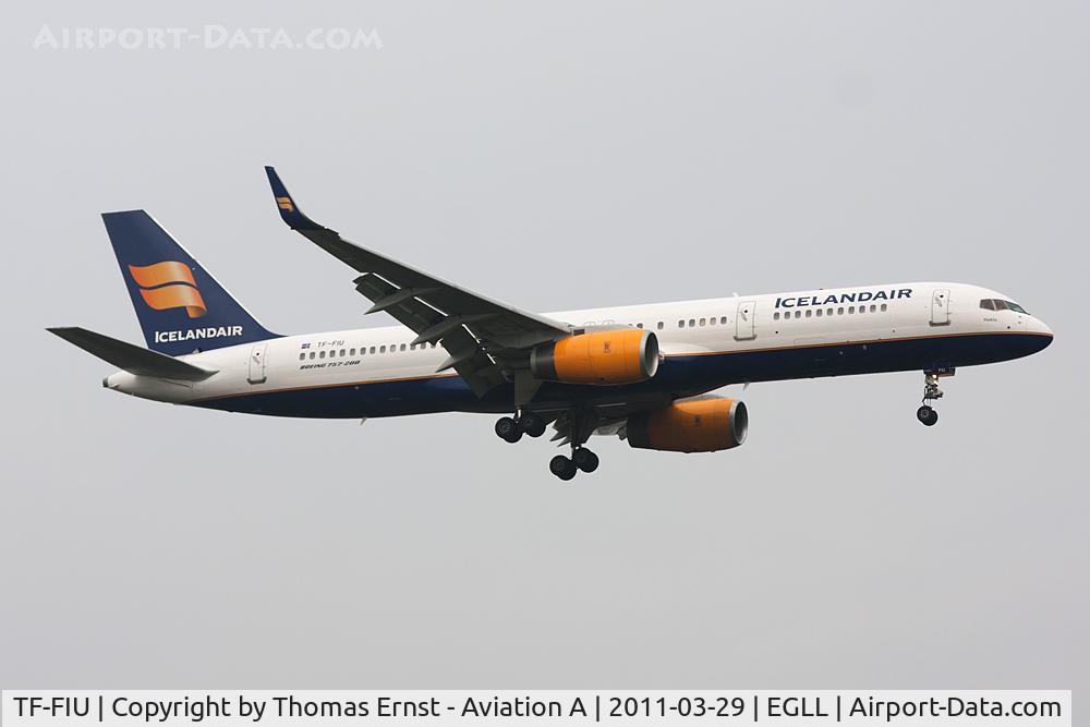 TF-FIU, 1994 Boeing 757-256 C/N 26243, finals 09L
