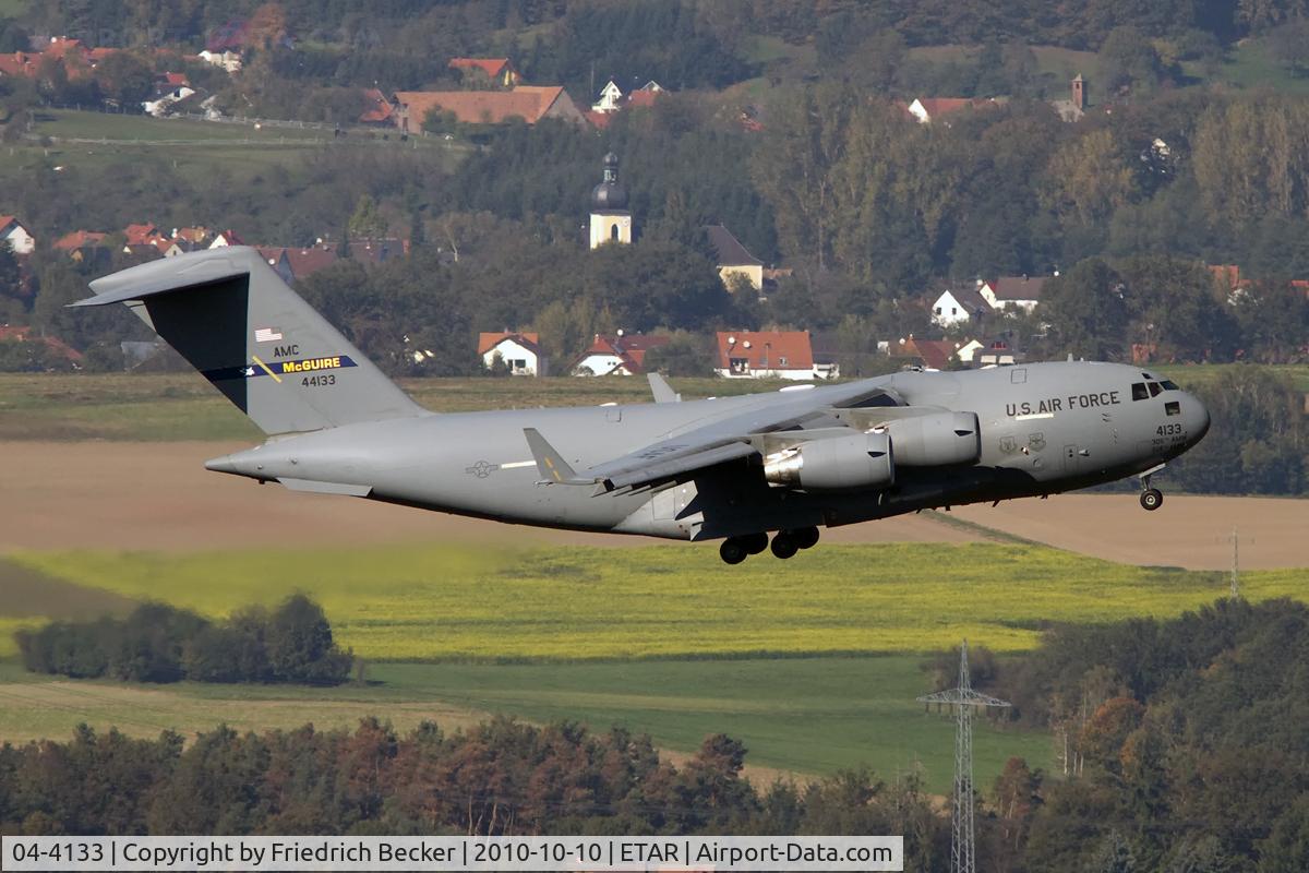 04-4133, 2004 Boeing C-17A Globemaster III C/N P-133, on final RW08