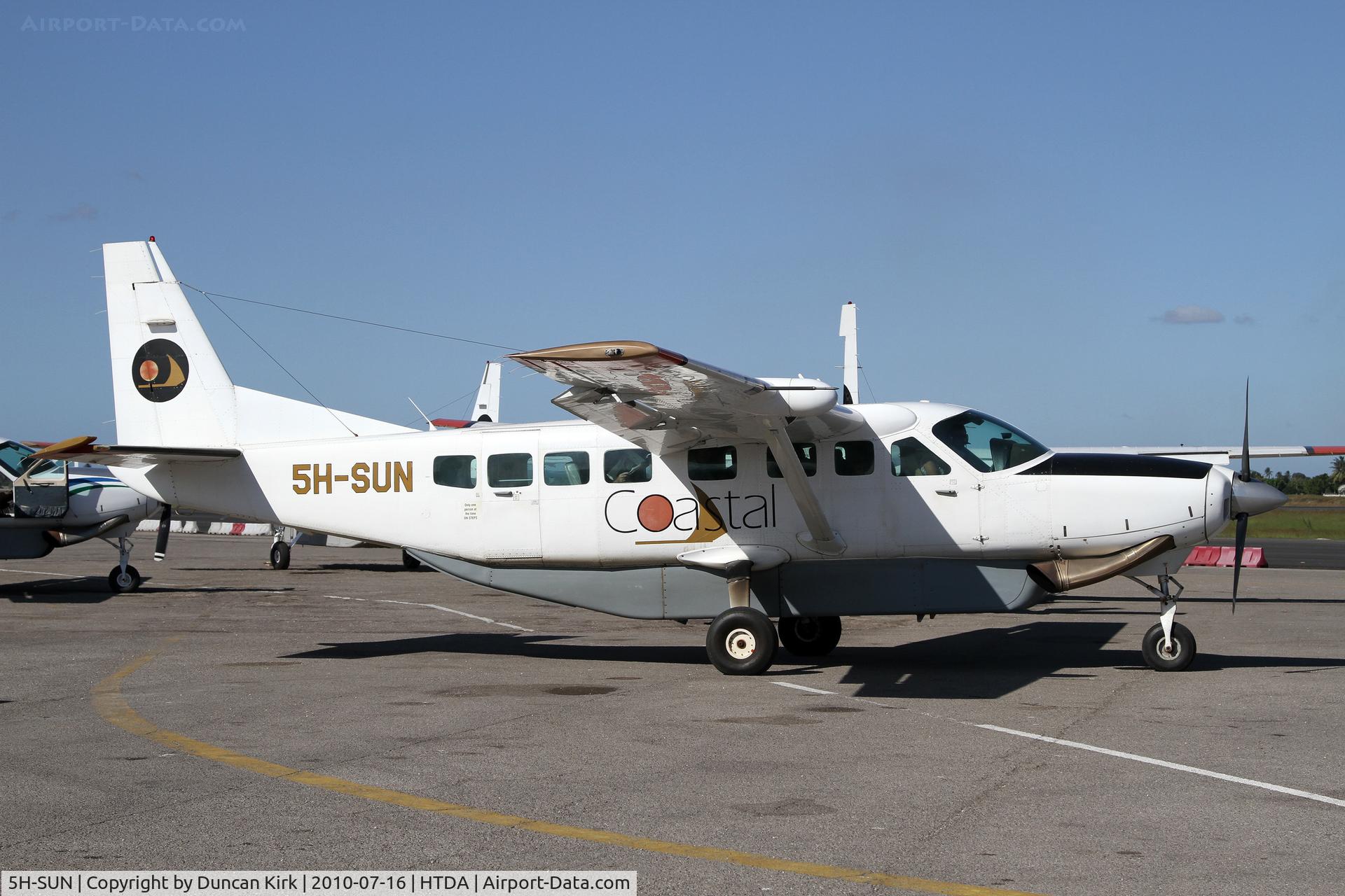 5H-SUN, 1999 Cessna 208B Grand Caravan C/N 208B0754, Ready to depart