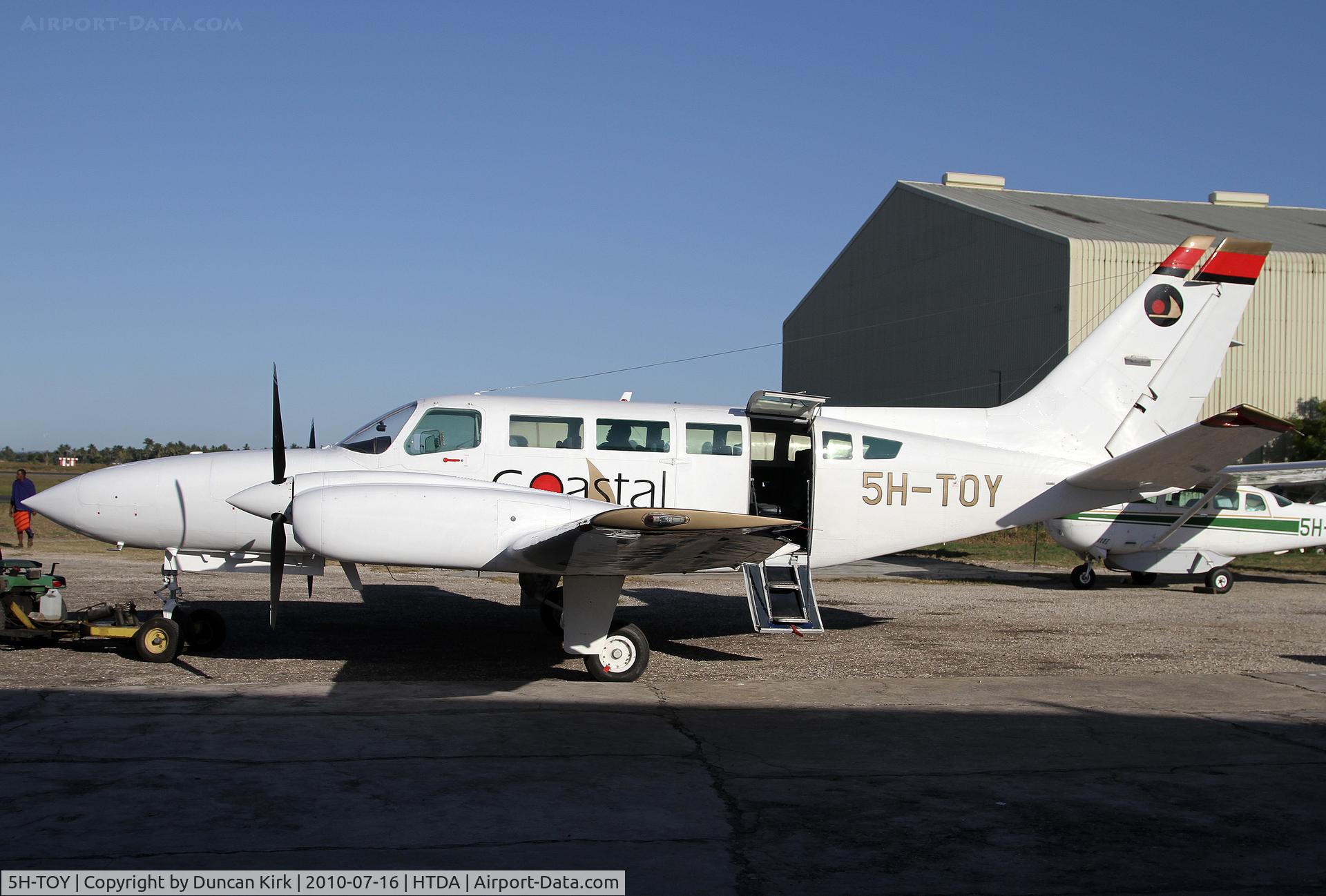 5H-TOY, 1980 Cessna 404 Titan C/N 404-0668, Towing to the hangar