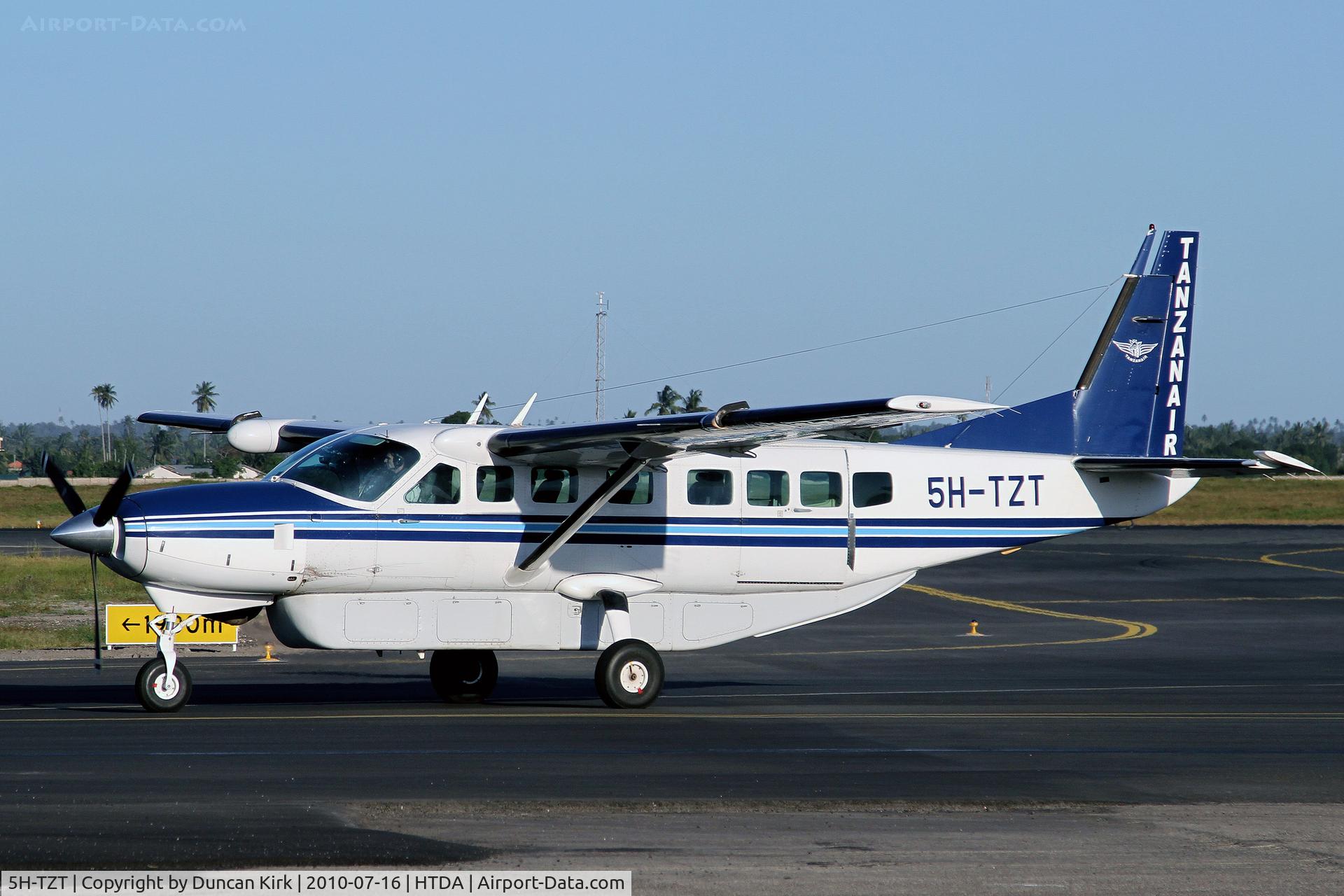 5H-TZT, 1998 Cessna 208B Grand Caravan C/N 208B-0664, Tanzanair Caravan