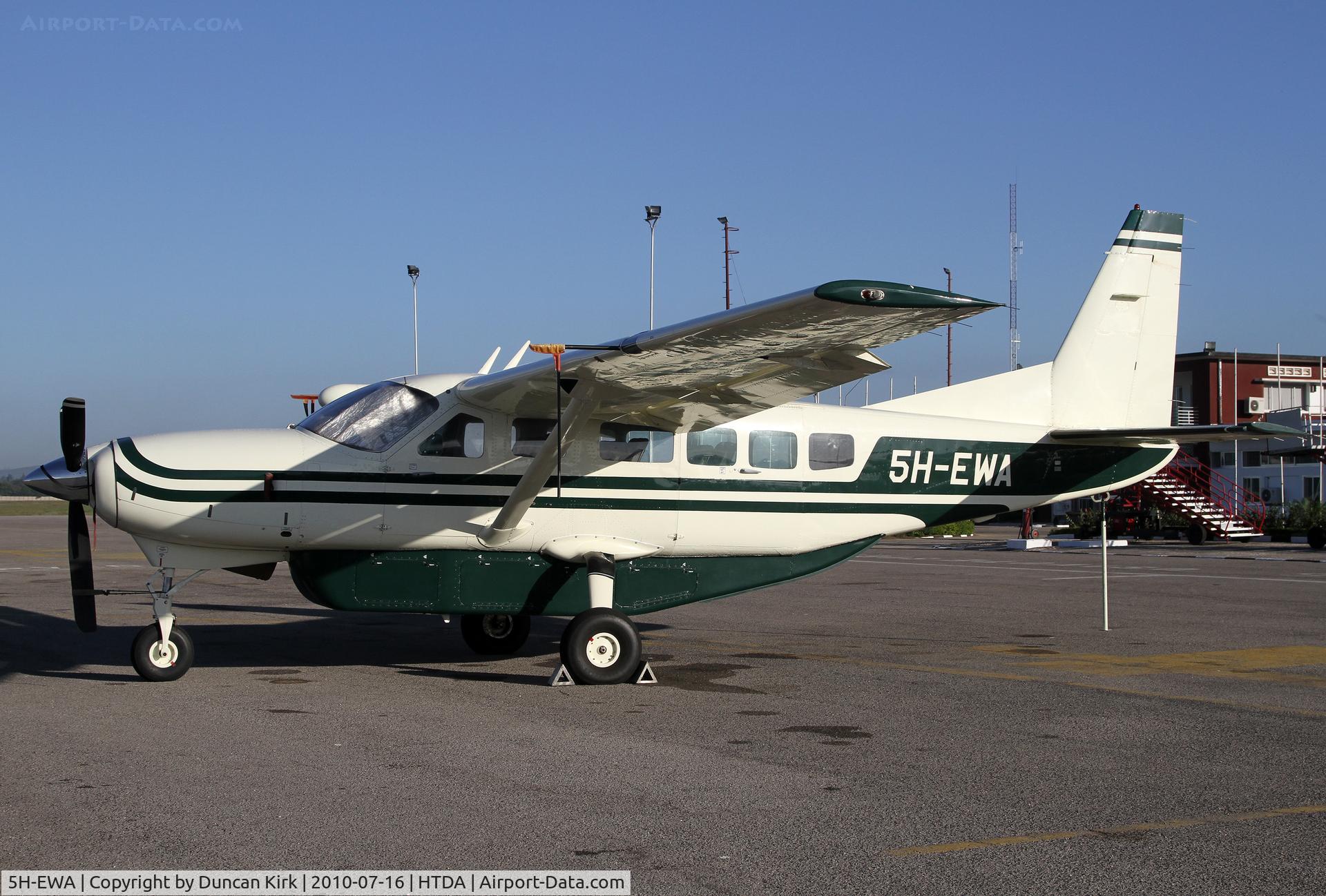 5H-EWA, 1986 Cessna 208B Caravan I C/N 208B0109, Early morning at Dar Es Salaam