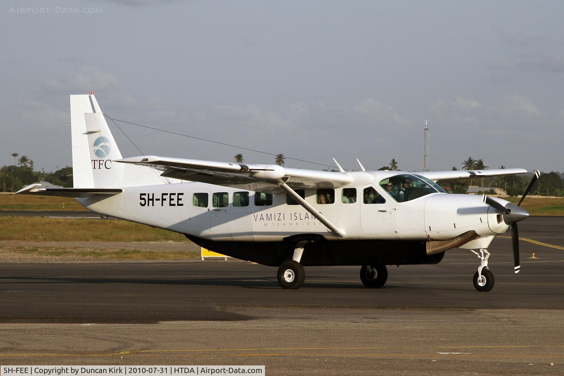 5H-FEE, Cessna 208B Caravan 1 C/N 208B1026, This aircraft is used to take divers to Vamizi Island