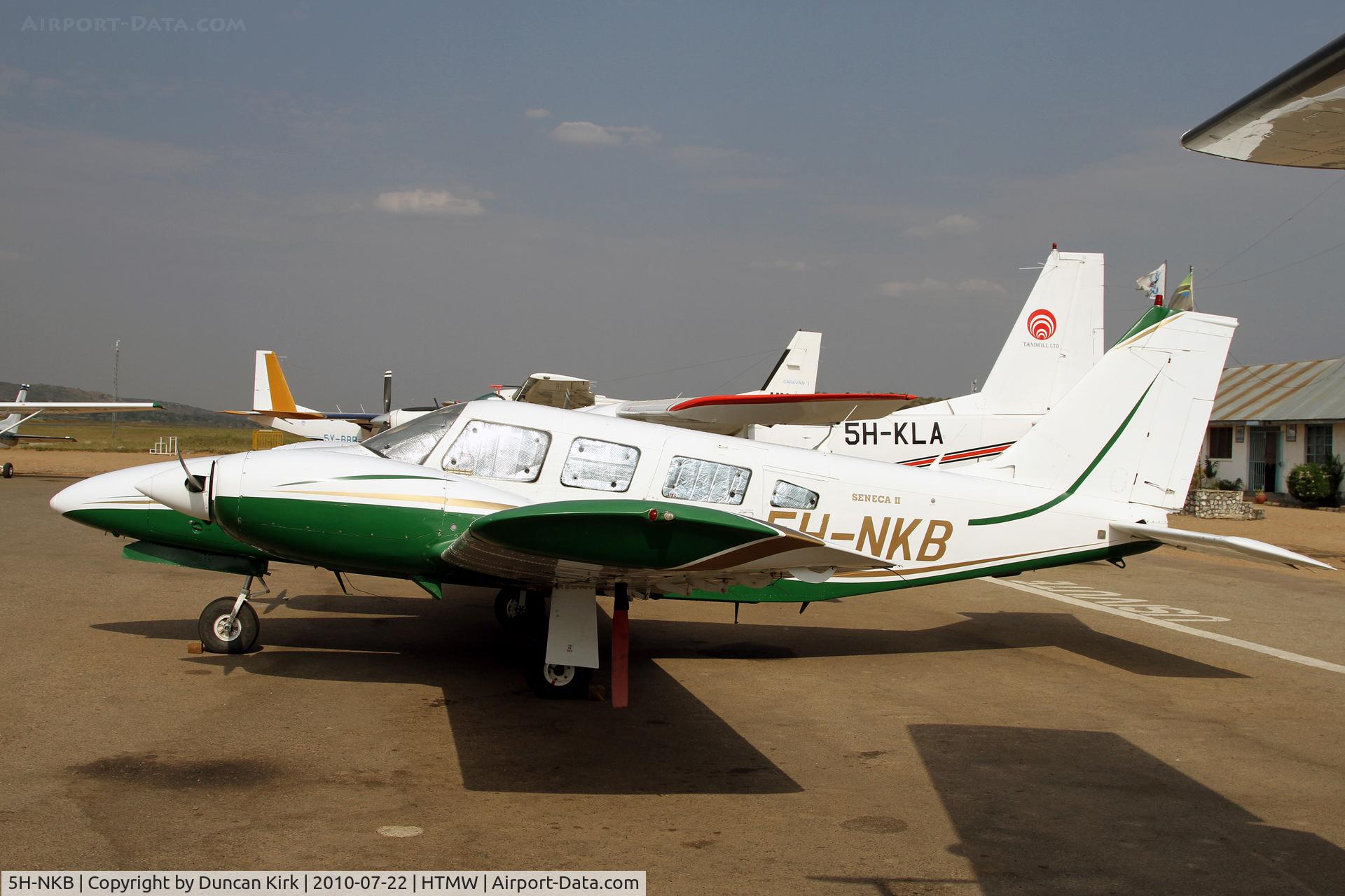 5H-NKB, 1978 Piper PA-34-200T Seneca II C/N 34-7870141, Seneca II on the Mwanza ramp