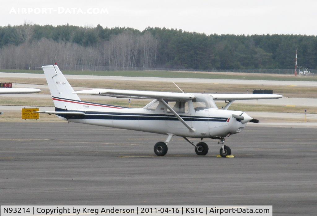 N93214, 1981 Cessna 152 C/N 15285444, Cessna 152 on the line.
