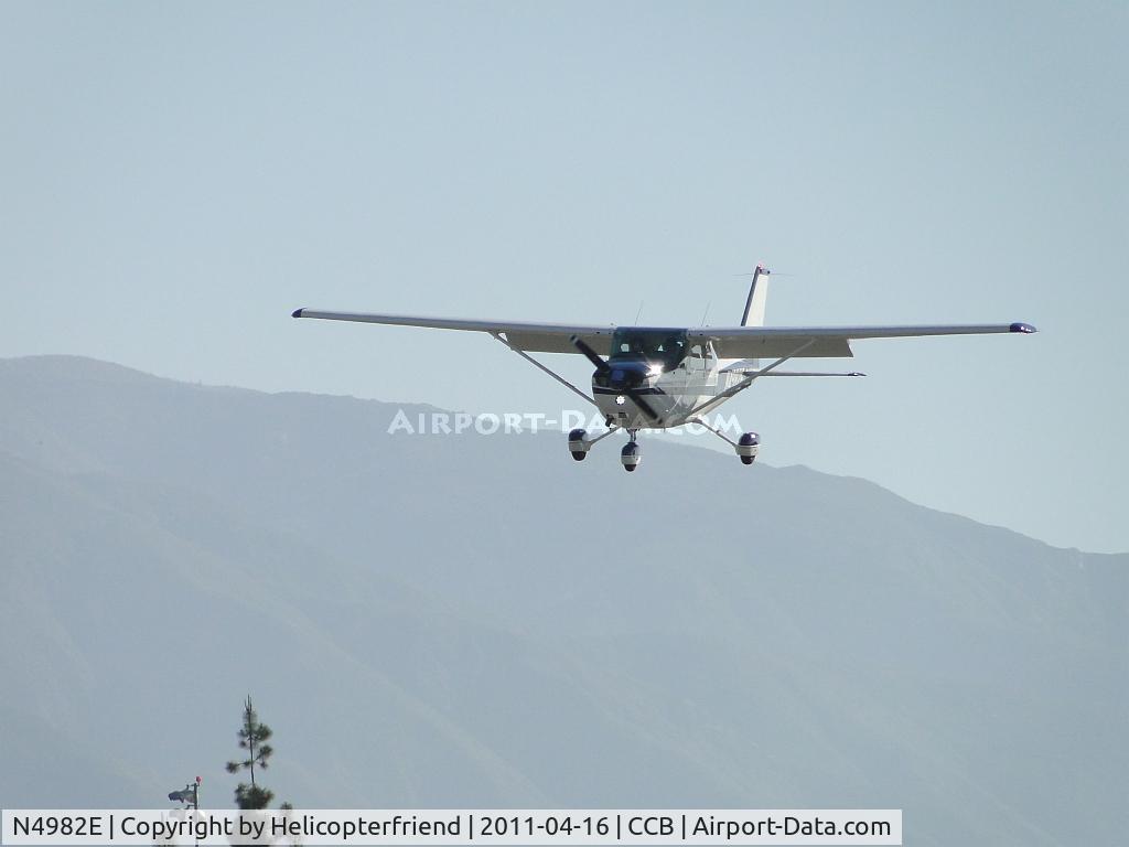 N4982E, 1978 Cessna 172N C/N 17271686, On final to runway 24