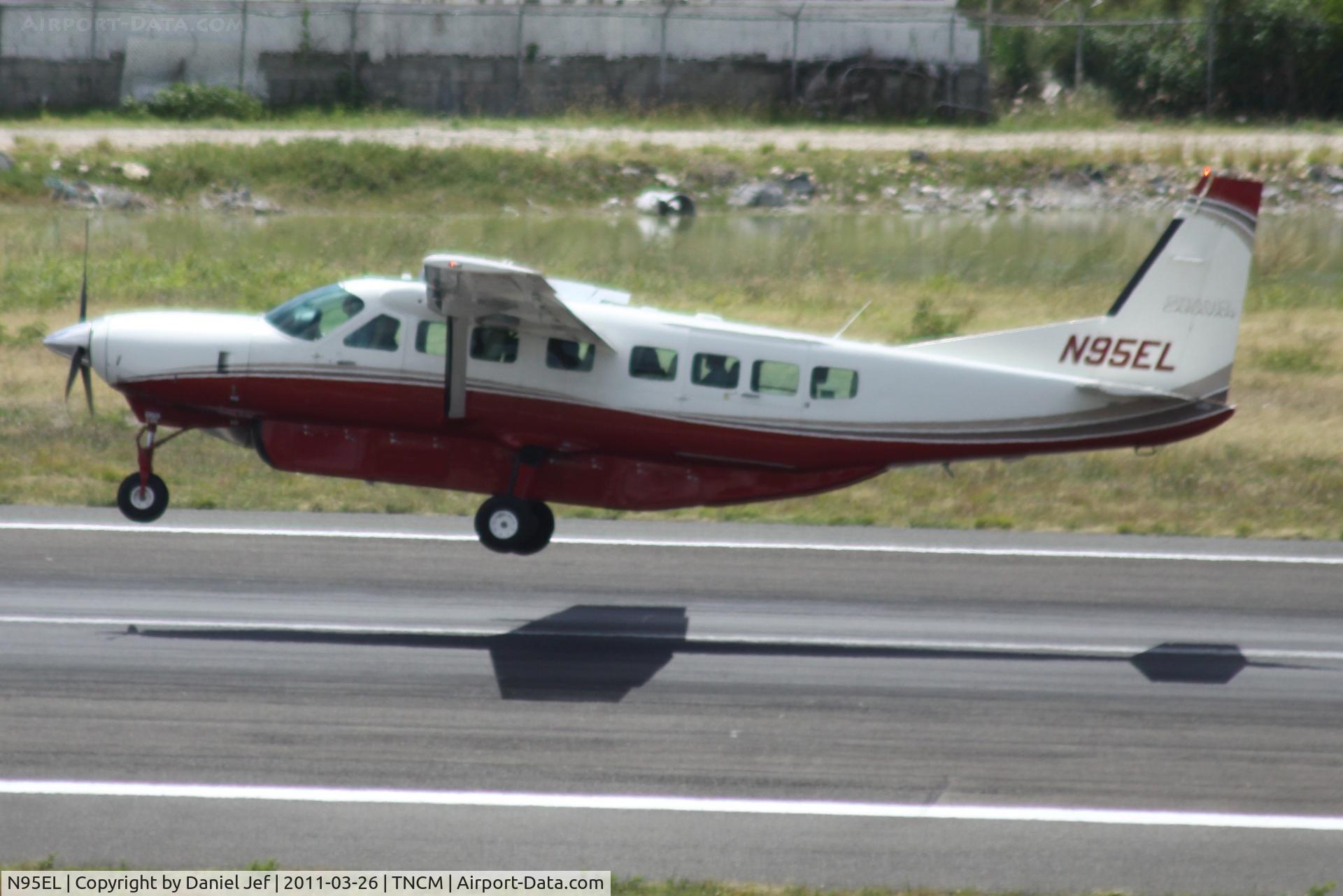 N95EL, 2005 Cessna 208B Grand Caravan C/N 208B1169, N95EL landing at TNCM