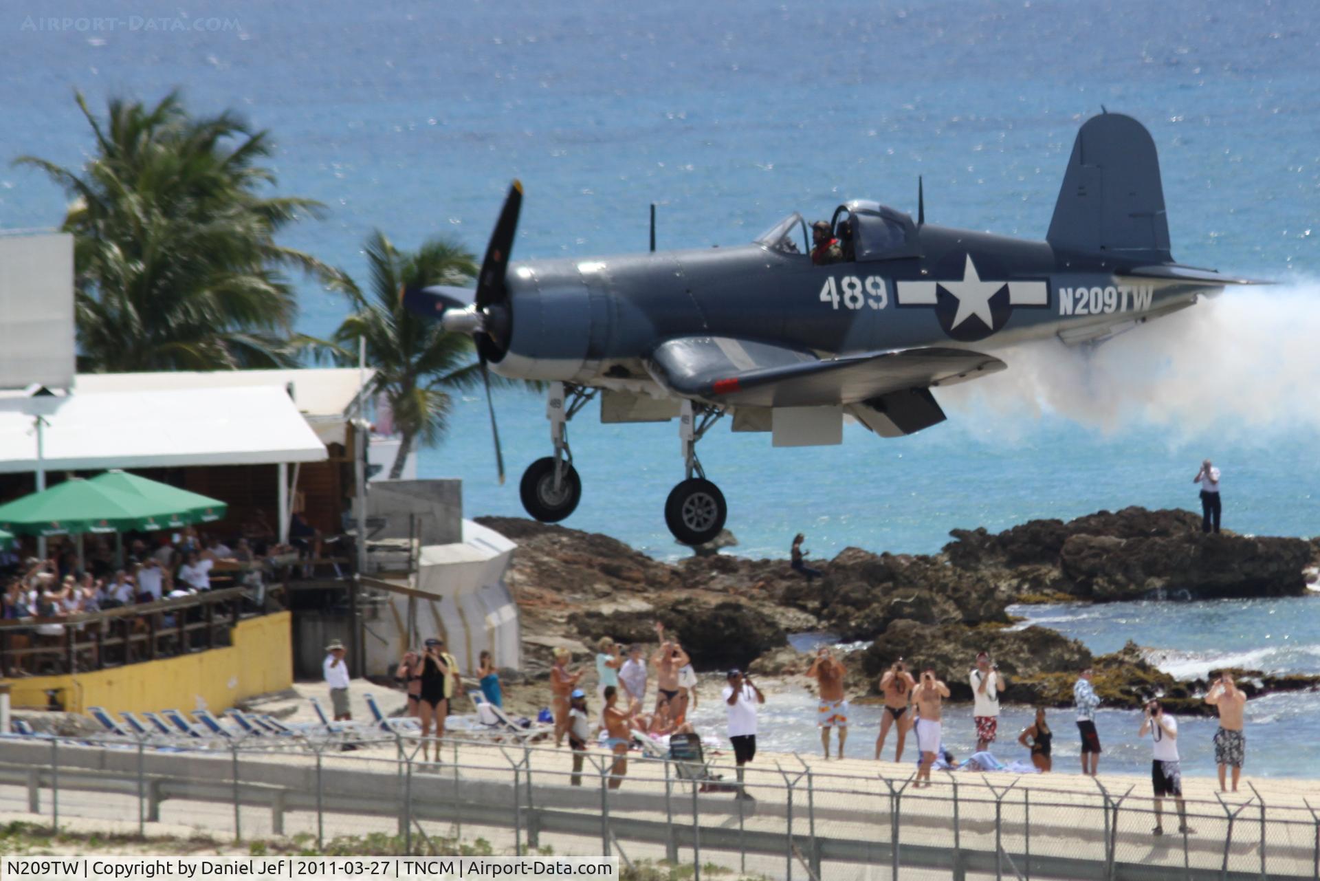 N209TW, Goodyear FG-1D Corsair C/N 3750, N209TW landing at TNCM
