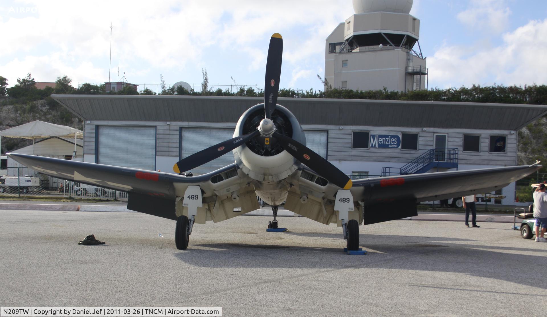 N209TW, Goodyear FG-1D Corsair C/N 3750, Front view af the N209TW at TNCM