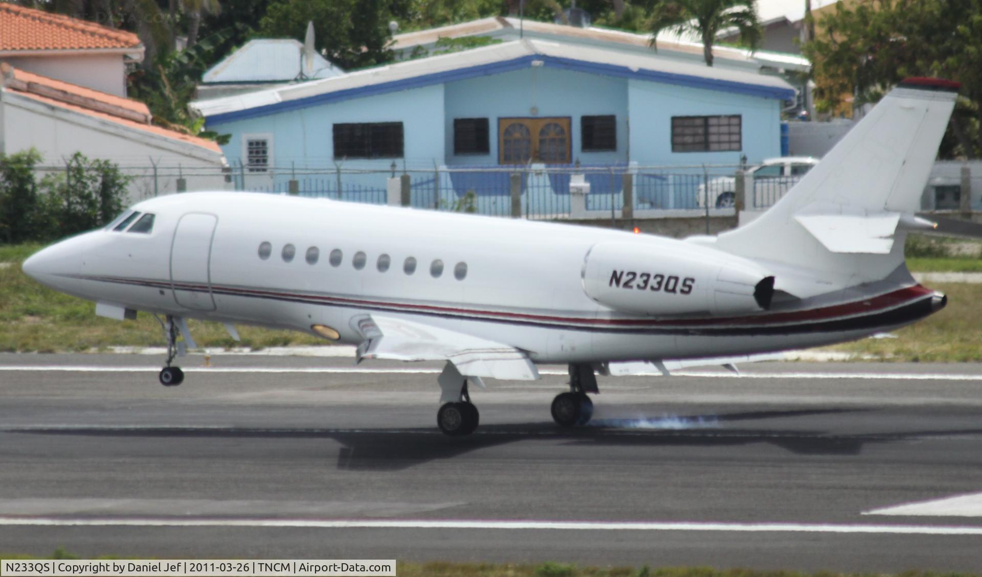 N233QS, 2006 Dassault Falcon 2000EX C/N 91, N233QS Landing at TNCM