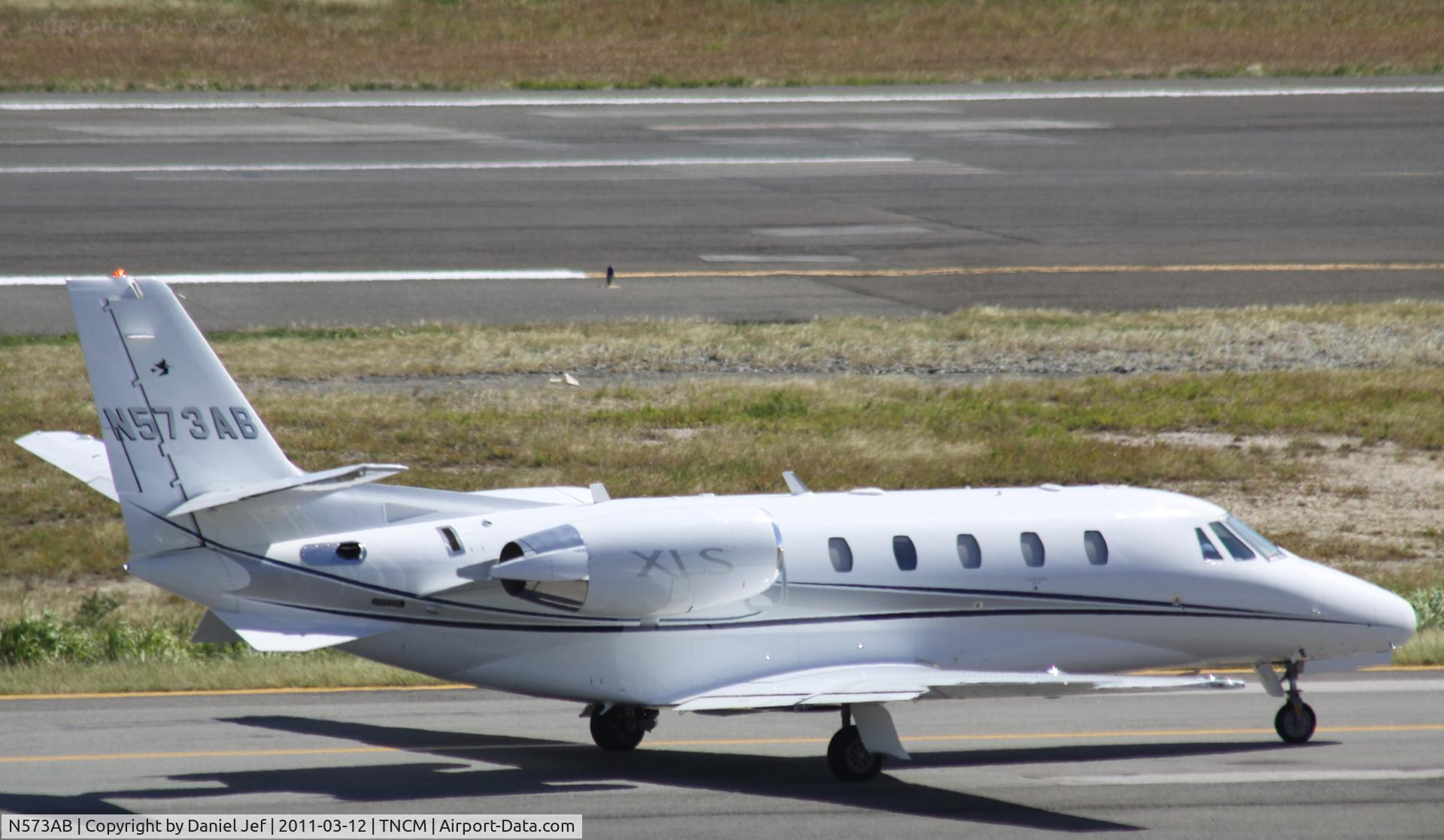 N573AB, 2006 Cessna 560XL C/N 560-5635, N573AB taxing for take off at TNCM