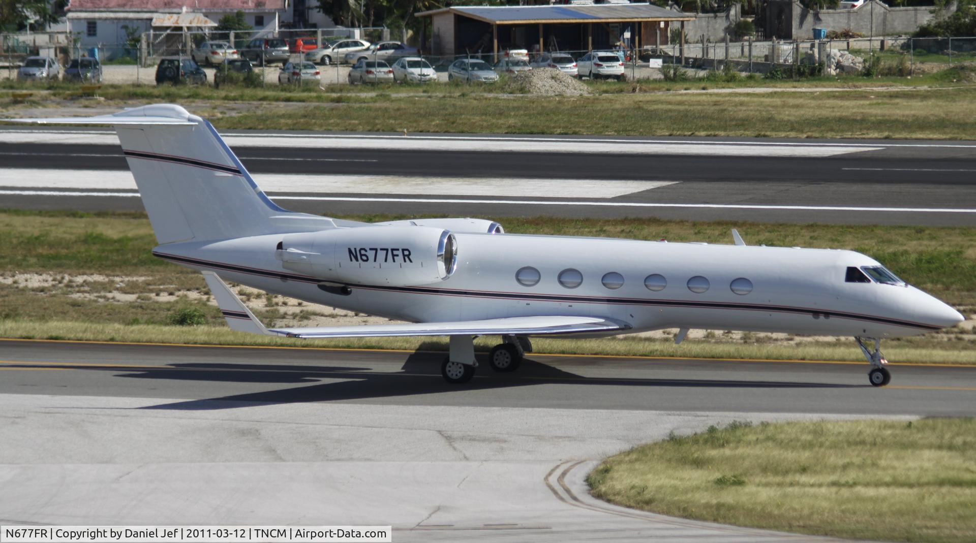 N677FR, 1996 Gulfstream Aerospace G-IV C/N 1289, N677FR taxing for take off at TNCM