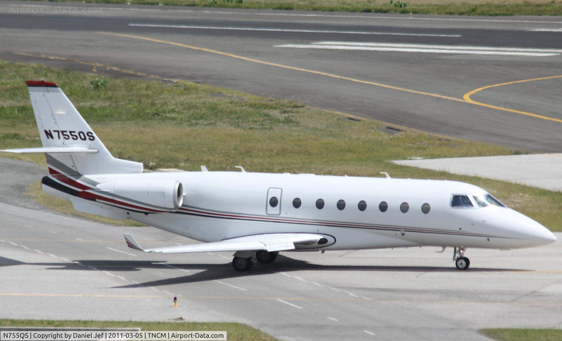 N755QS, 2007 Israel Aircraft Industries Gulfstream 200 C/N 168, N755QS taxing for take off at TNCM