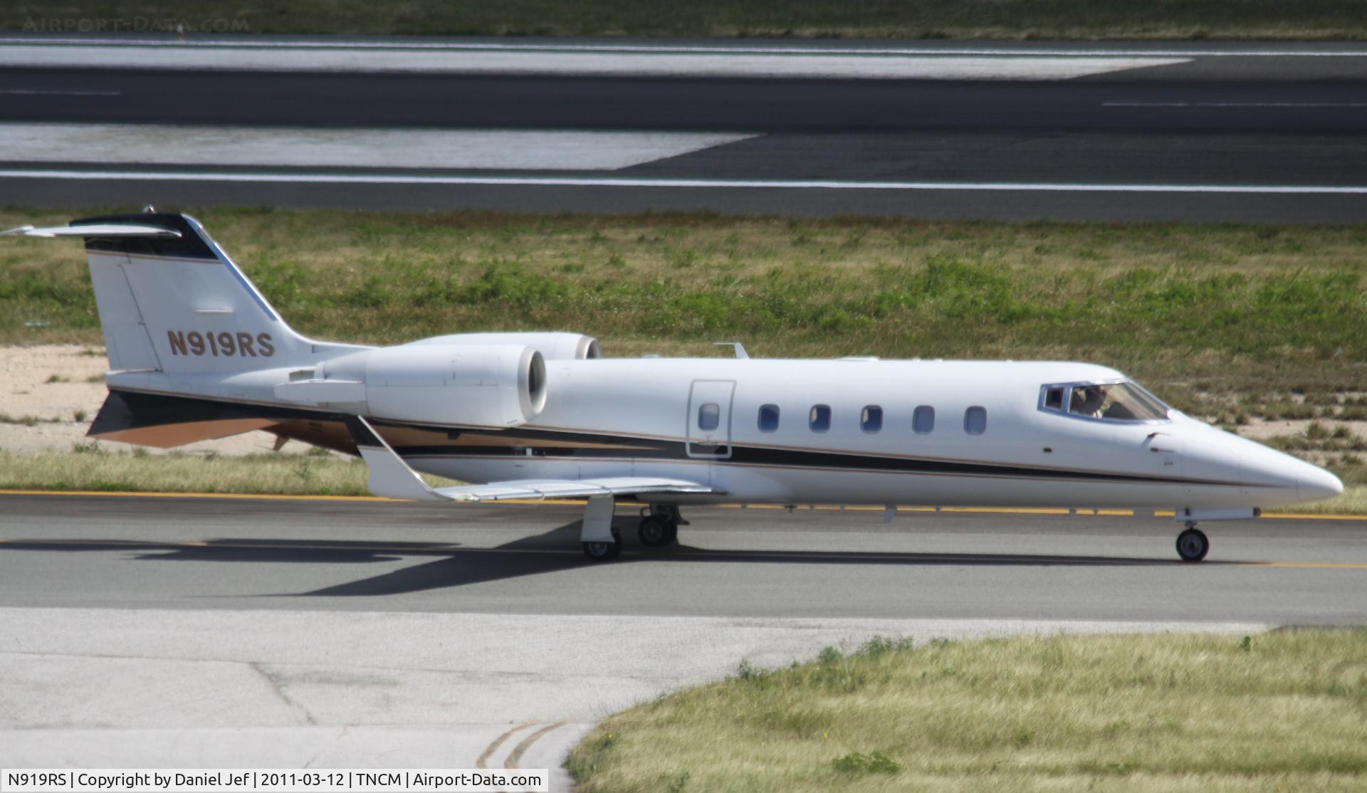 N919RS, 1993 Learjet Inc 60 C/N 025, N919RS taxing to depart TNCM
