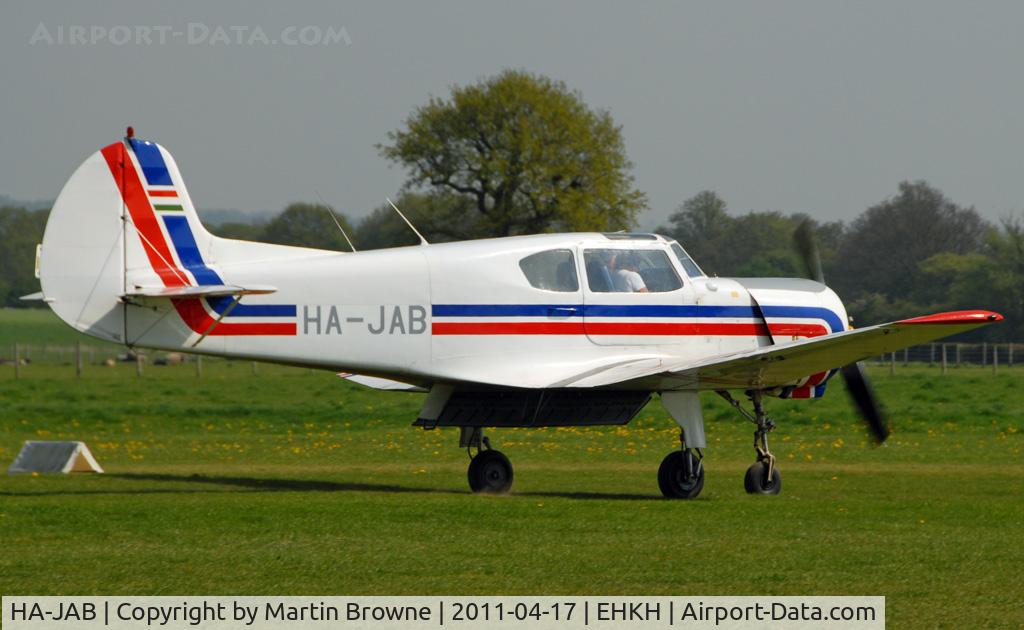 HA-JAB, 1978 Yakovlev Yak-18T C/N 2220202-3842, SHOT AT HEADCORN