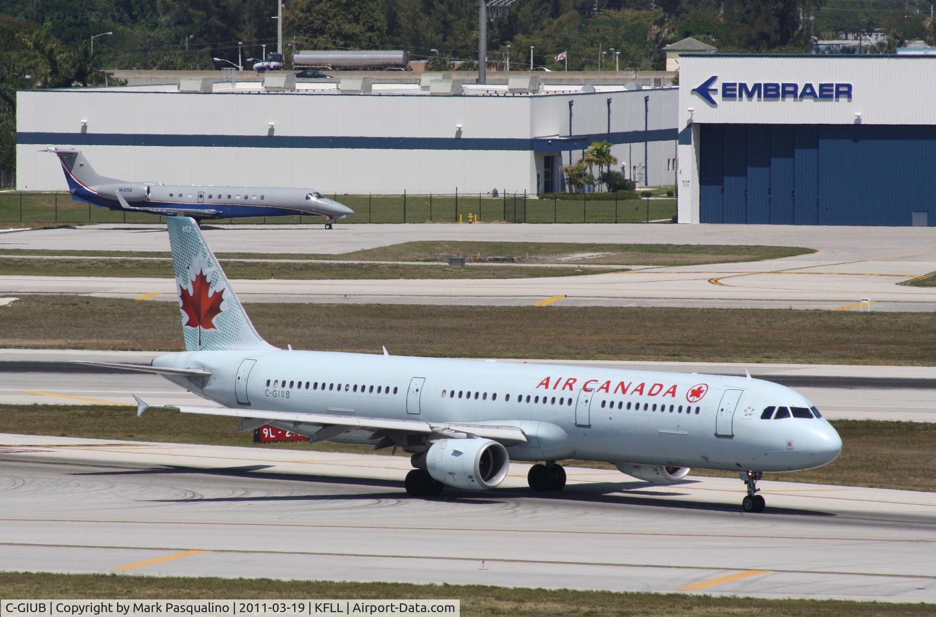 C-GIUB, 2001 Airbus A321-211 C/N 1623, Airbus A321