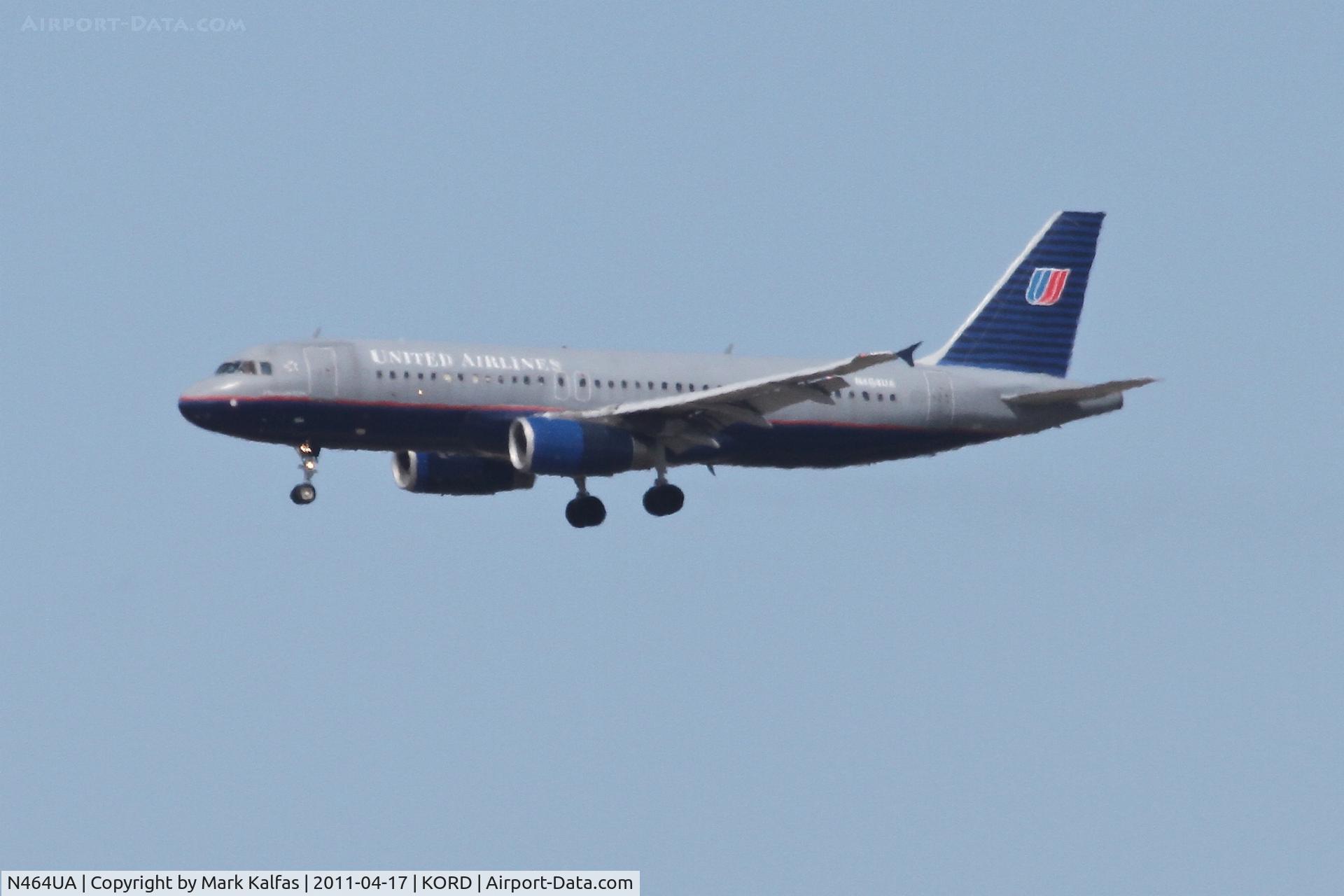 N464UA, 2000 Airbus A320-232 C/N 1290, United Airlines Airbus A320-232, UAL681 arriving from KLGA, RWY27L KORD.