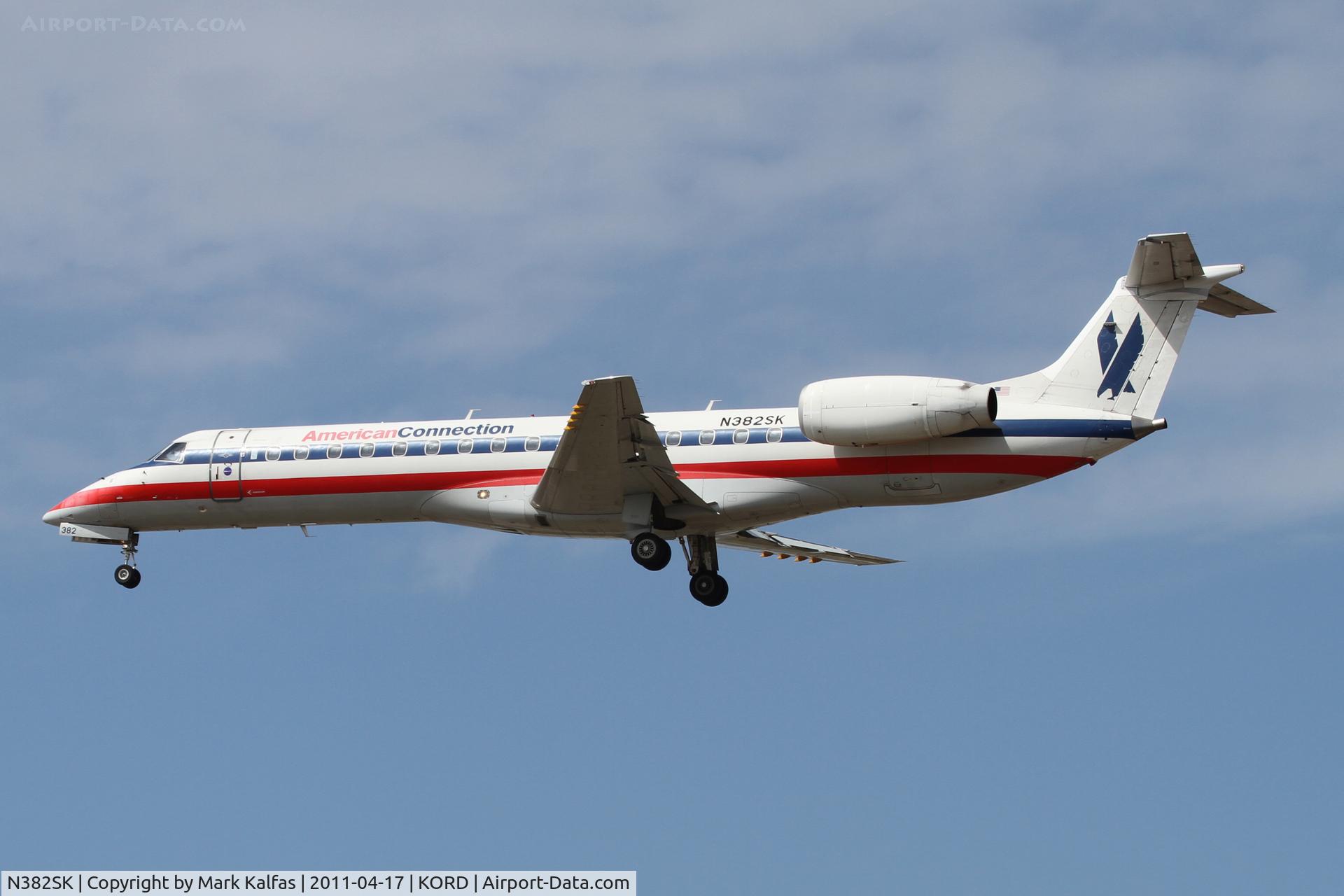 N382SK, 2002 Embraer ERJ-140LR (EMB-135KL) C/N 145624, Chautauqua Airlines/AmericanConnection Embraer EMB-135KL, CHQ5075 on final RWY 28 KORD arriving from KCID.