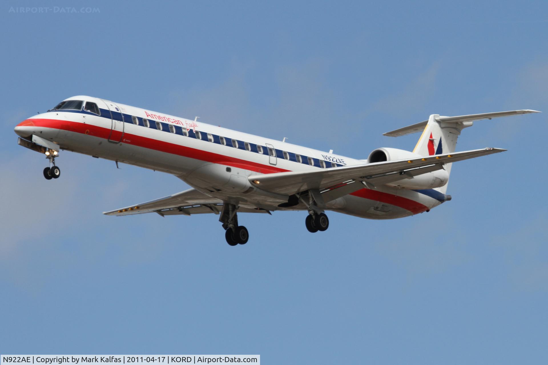 N922AE, 2005 Embraer ERJ-145LR (EMB-145LR) C/N 14500906, American Eagle Embraer EMB-145LR, EGF3993 arriving from KLIT, RWY 28 KORD.