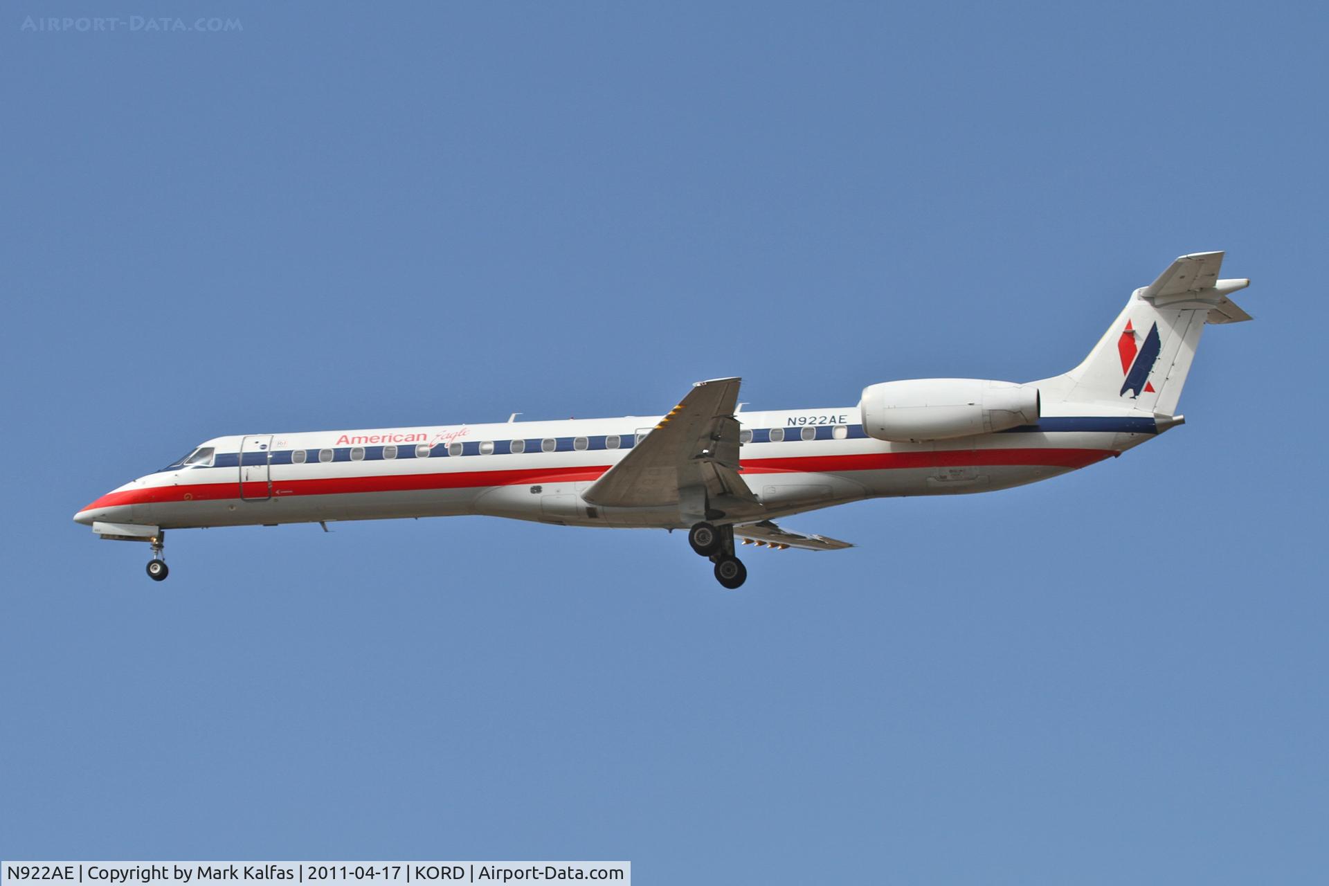 N922AE, 2005 Embraer ERJ-145LR (EMB-145LR) C/N 14500906, American Eagle Embraer EMB-145LR, EGF3993 arriving from KLIT, RWY 28 KORD.