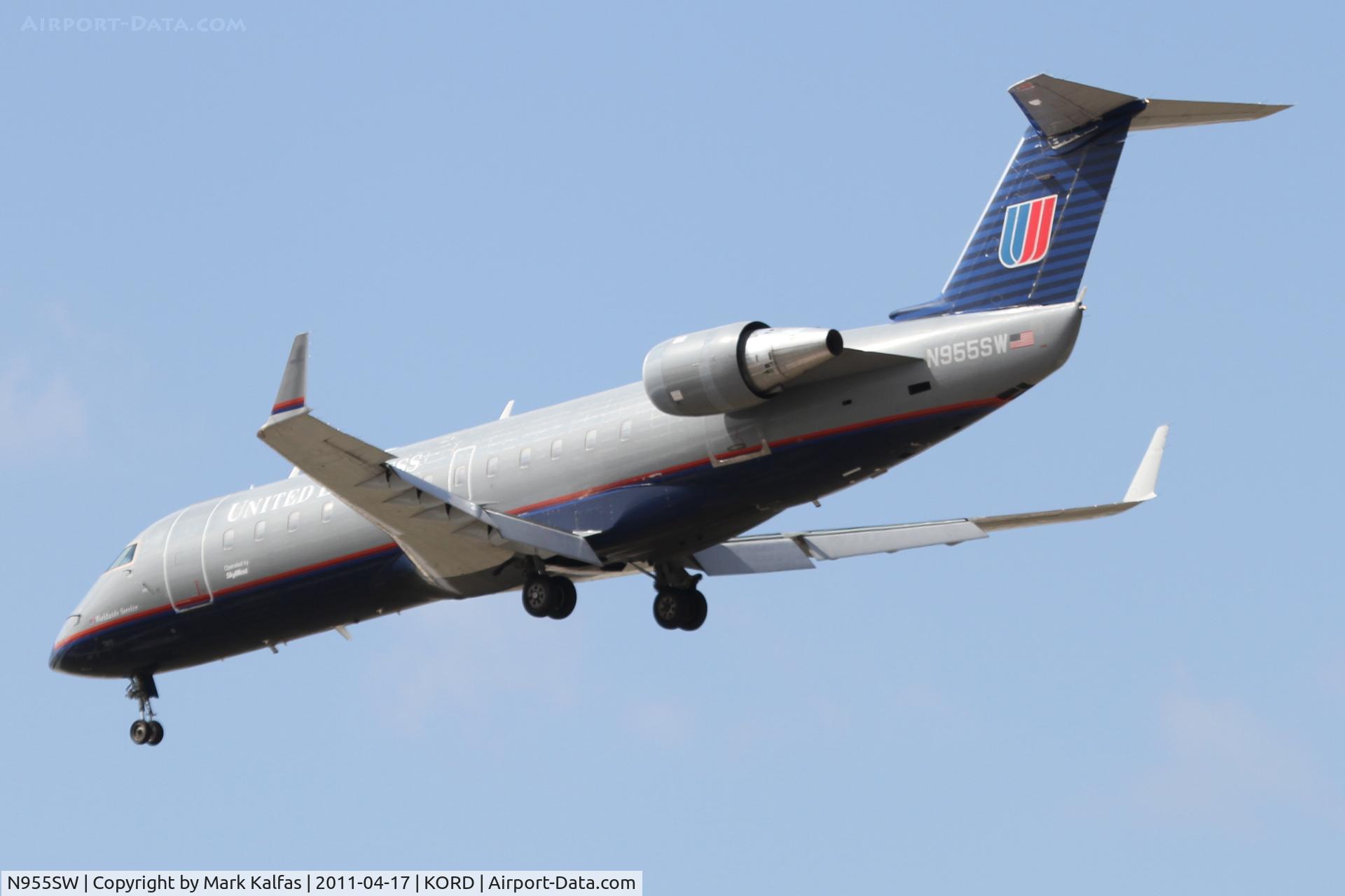 N955SW, 2003 Bombardier CRJ-200LR (CL-600-2B19) C/N 7817, SkyWest/United Express Bombardier CL-600-2B19, SKW7012 arriving from KIND, RWY 28 approach KORD.