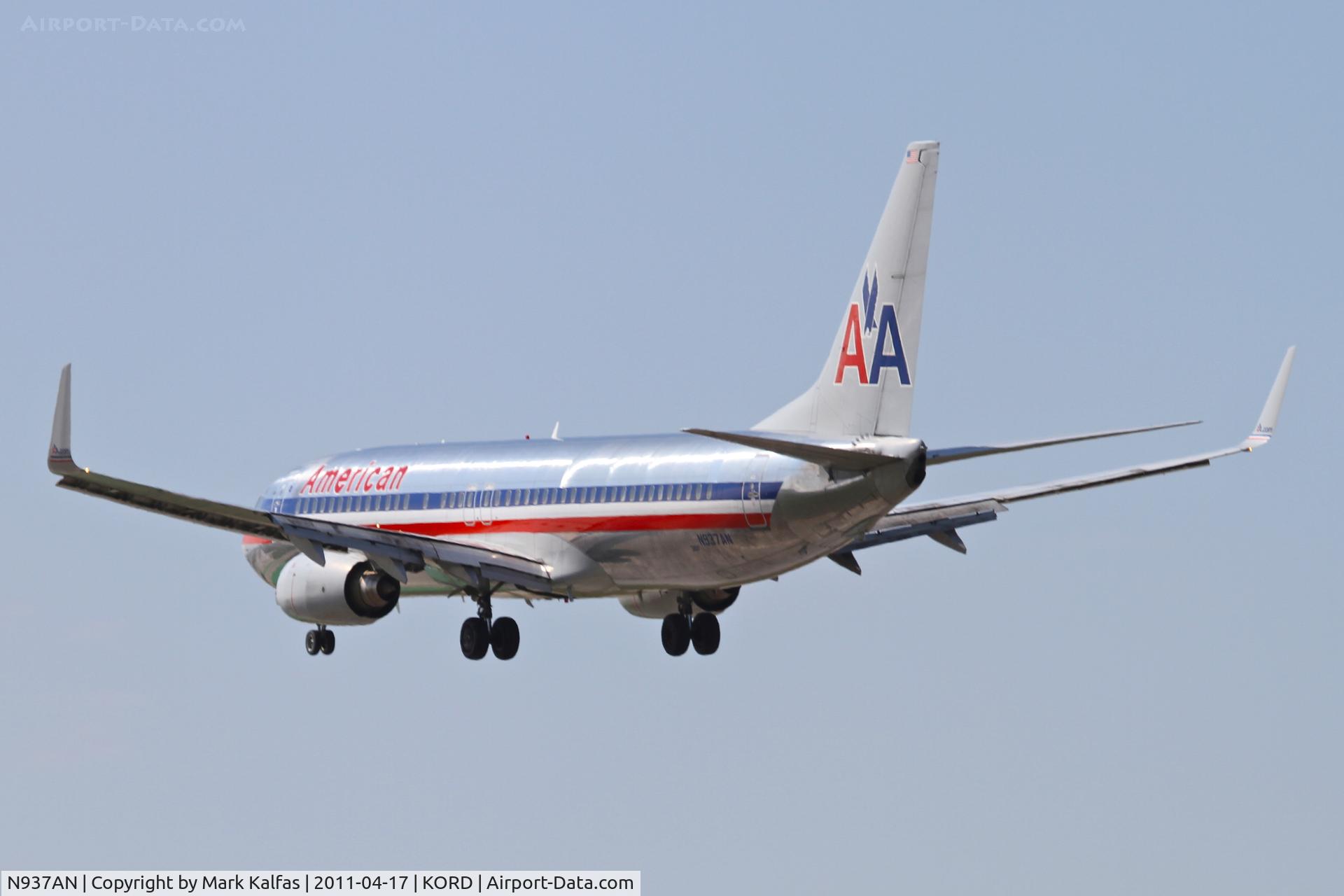 N937AN, 2000 Boeing 737-823 C/N 30082, American Airlines Boeing 737-823, AAL1758 arriving from KSFO, RWY 28 KORD.