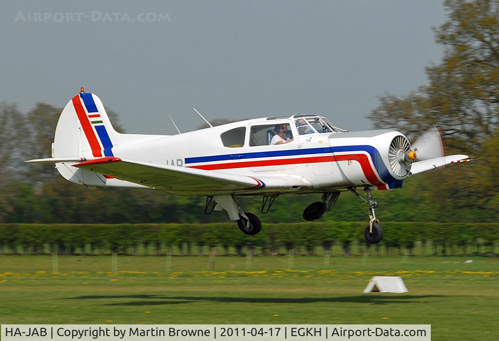 HA-JAB, 1978 Yakovlev Yak-18T C/N 2220202-3842, SHOT AT HEADCORN