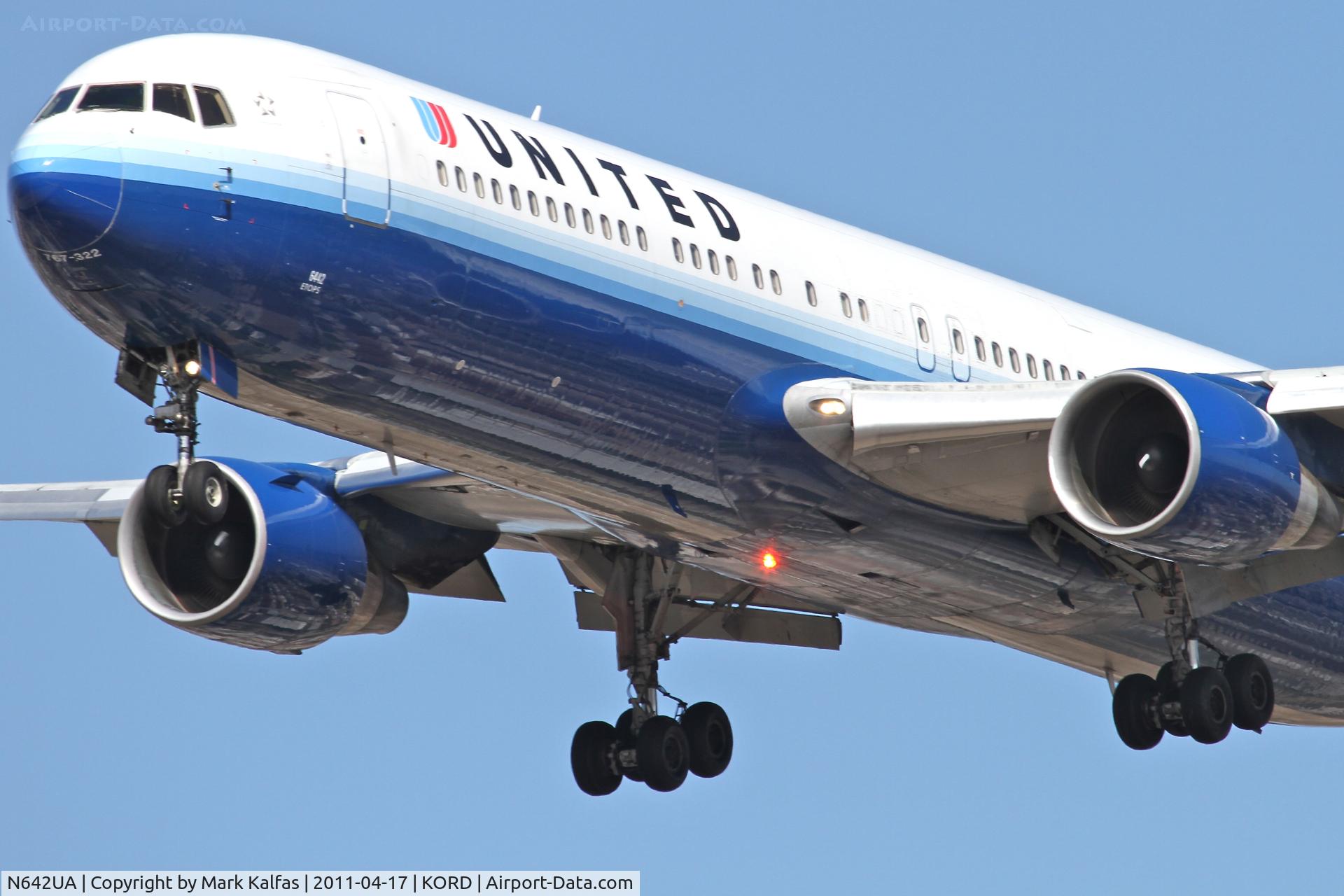 N642UA, 1991 Boeing 767-322 C/N 25092, United Airlines Boeing 767-322 - N642UA, UAL972 arriving from KSFO, RWY 28 approach KORD.