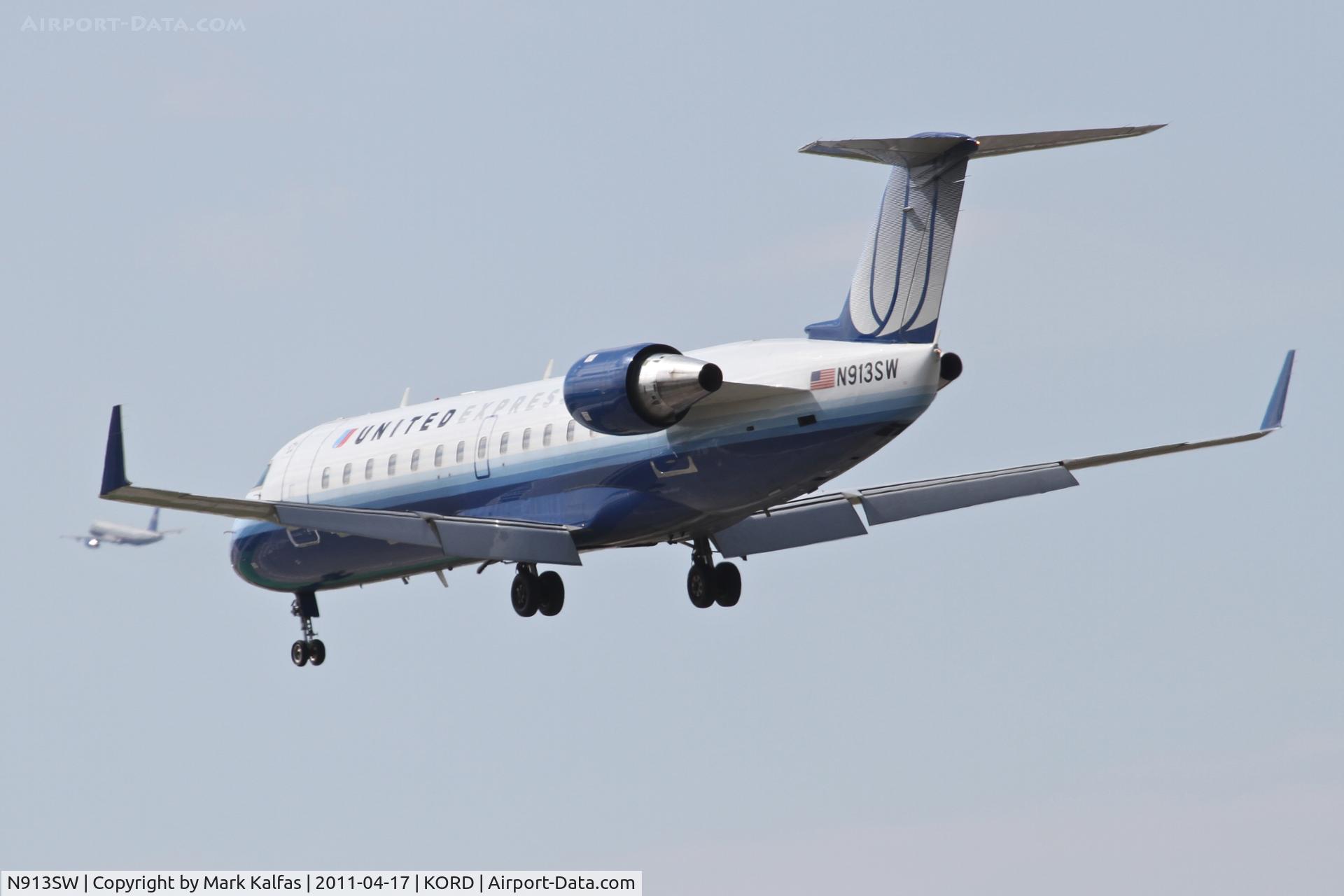 N913SW, 2001 Bombardier CRJ-200ER (CL-600-2B19) C/N 7597, SkyWest/United Express Bombardier CL-600-2B19, SKW6542 arriving from KSTL, RWY 28 approach KORD.