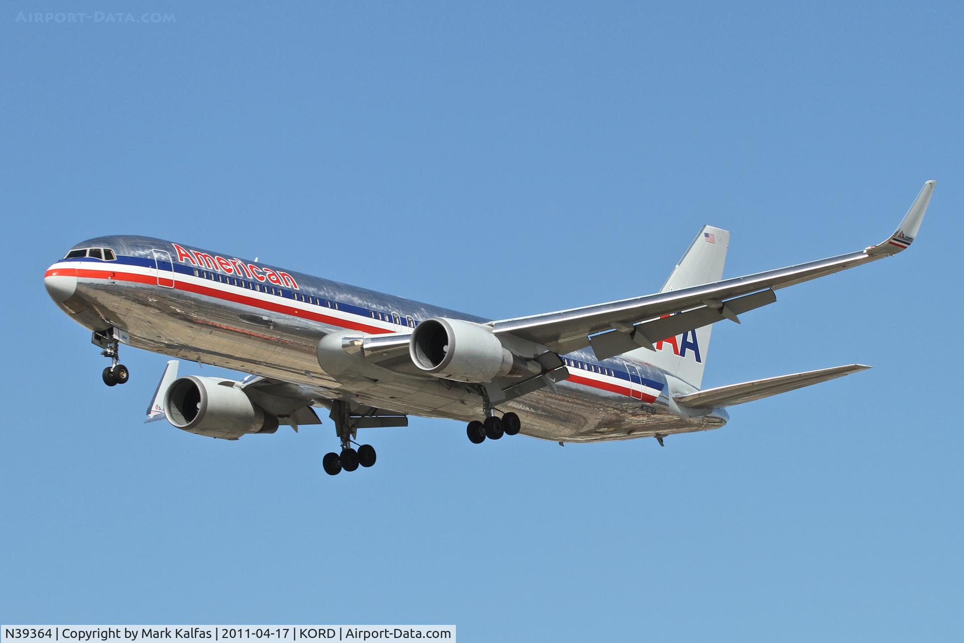 N39364, 1988 Boeing 767-323 C/N 24045, American Airlines Boeing 767-323, AAL111 arriving from LIRF (Leonardo da Vinci Int'l-Rome), RWY 28 approach KORD.
