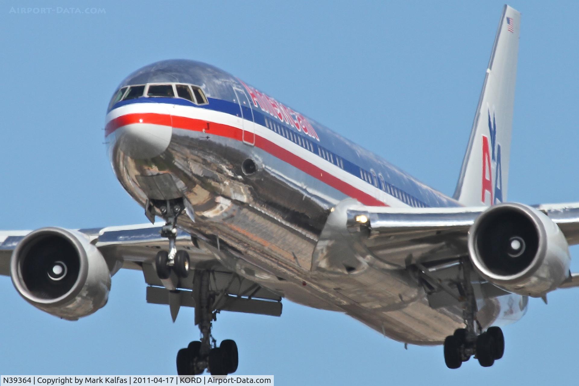 N39364, 1988 Boeing 767-323 C/N 24045, American Airlines Boeing 767-323, AAL111 arriving from LIRF (Leonardo da Vinci Int'l-Rome), RWY 28 approach KORD.