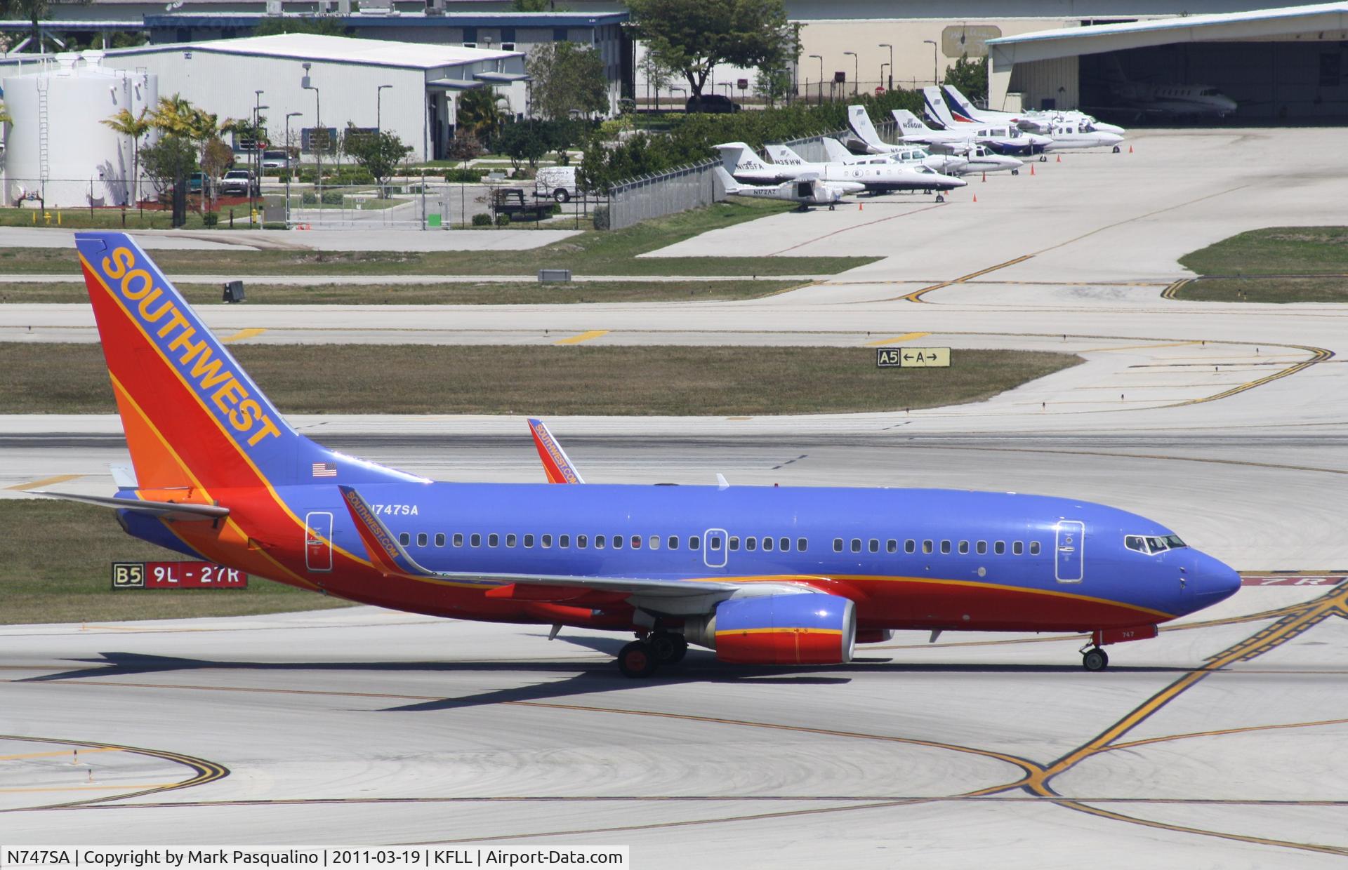 N747SA, 1999 Boeing 737-7H4 C/N 29799, Boeing 737-700