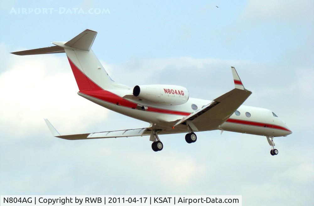 N804AG, 2010 Gulfstream Aerospace G450 (GIV-X) C/N 4199, Landing 12R