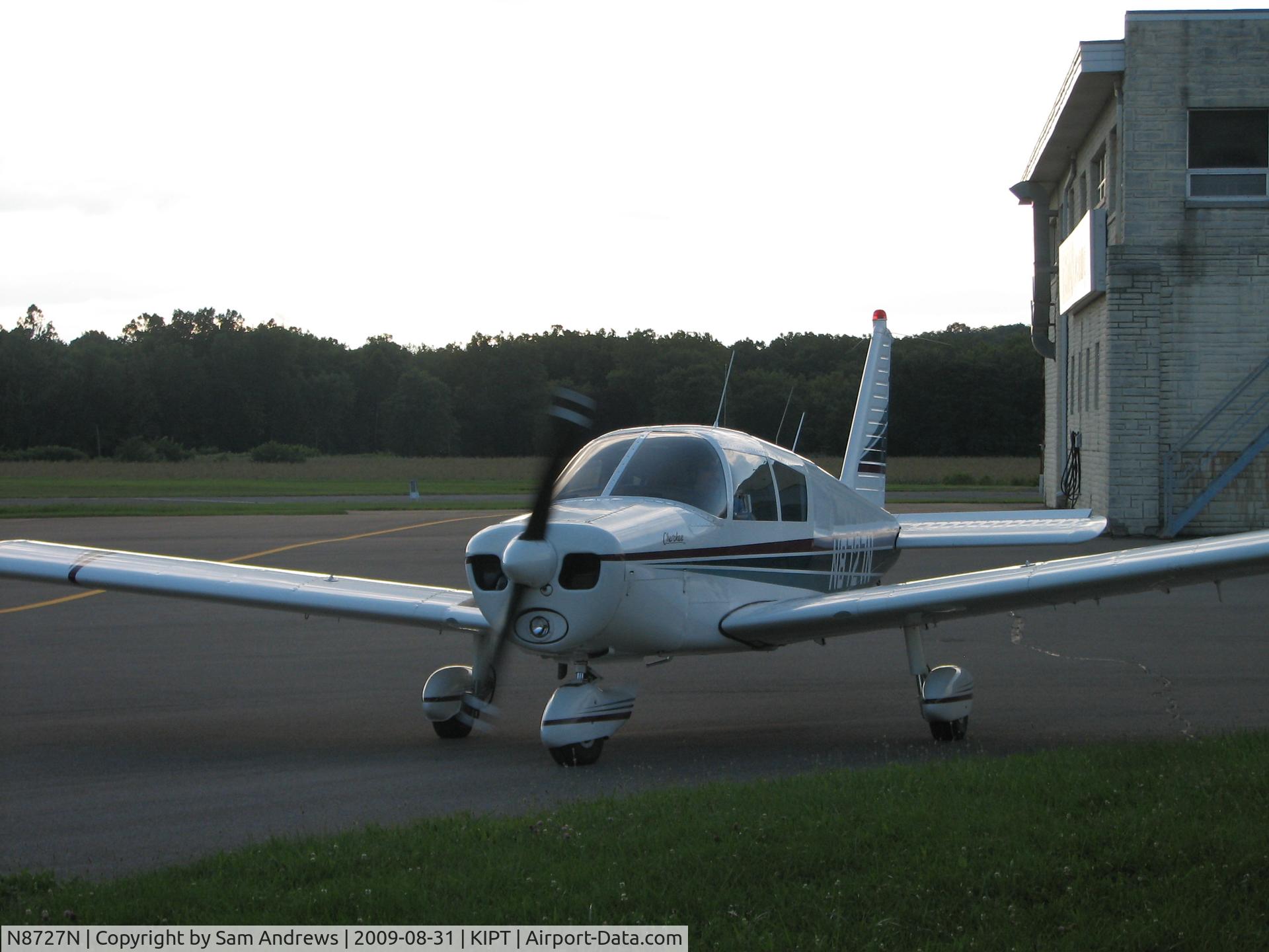 N8727N, 1969 Piper PA-28-140 Cherokee C/N 28-25540, Taxiing out after the WRAP meeting