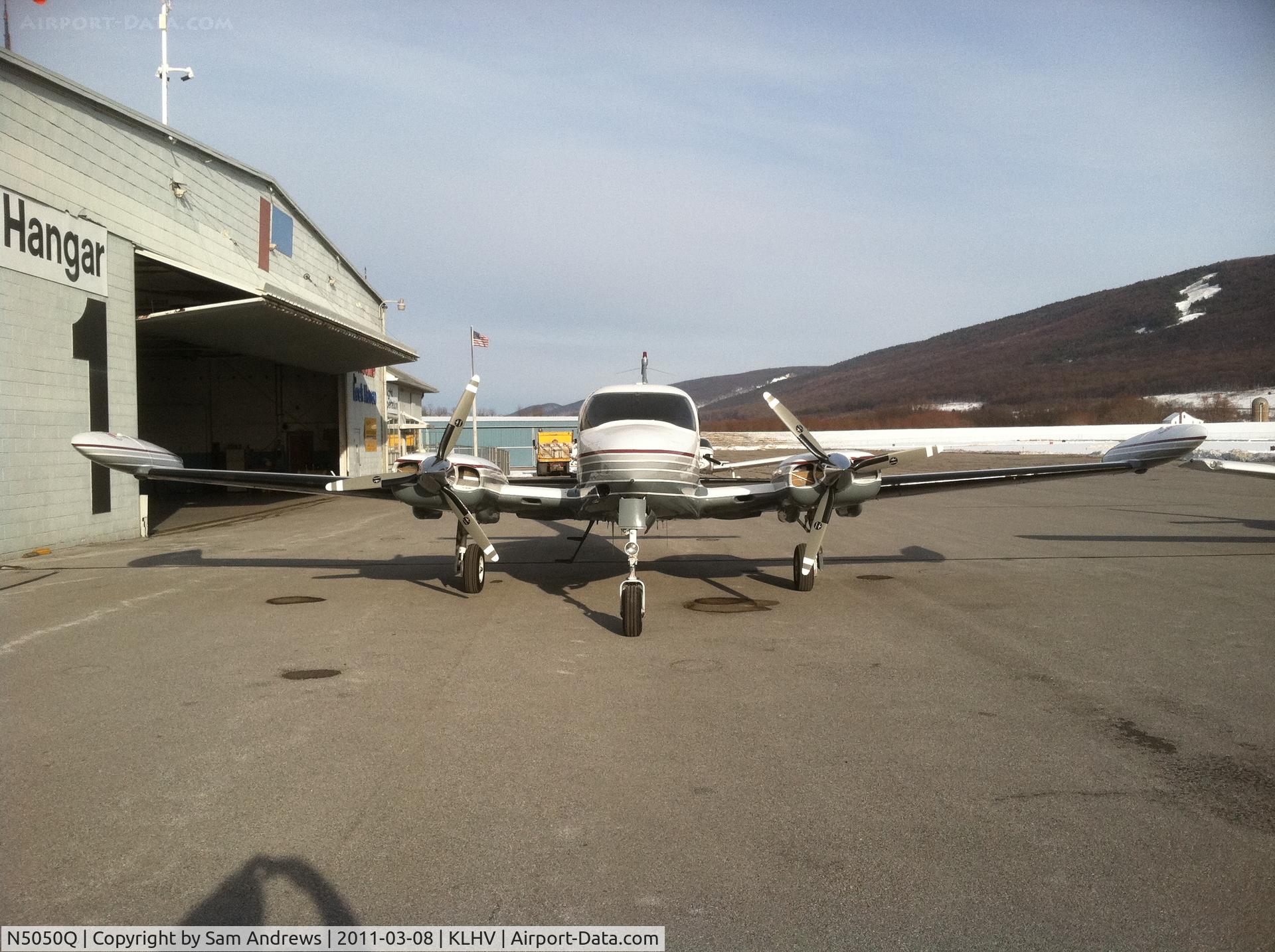 N5050Q, 1968 Cessna 310N C/N 310N-0150, From the front