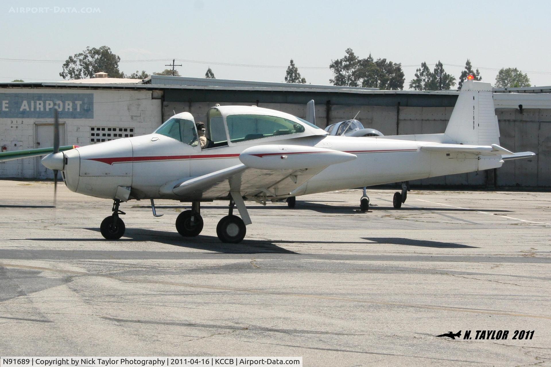 N91689, 1946 North American Navion (NA-145) C/N NAV-4-431, Tiniest N numbers I've seen. Taxiing out for a formation flight at Cable.