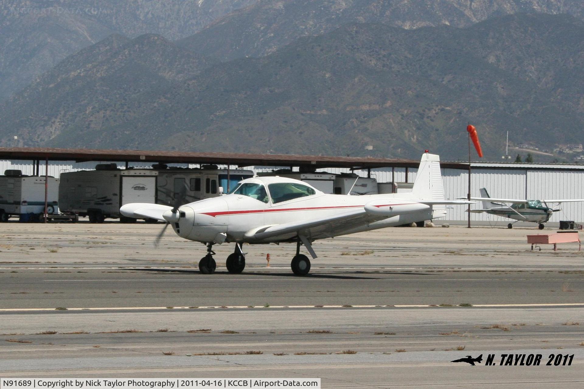 N91689, 1946 North American Navion (NA-145) C/N NAV-4-431, Taking off for the formation flight