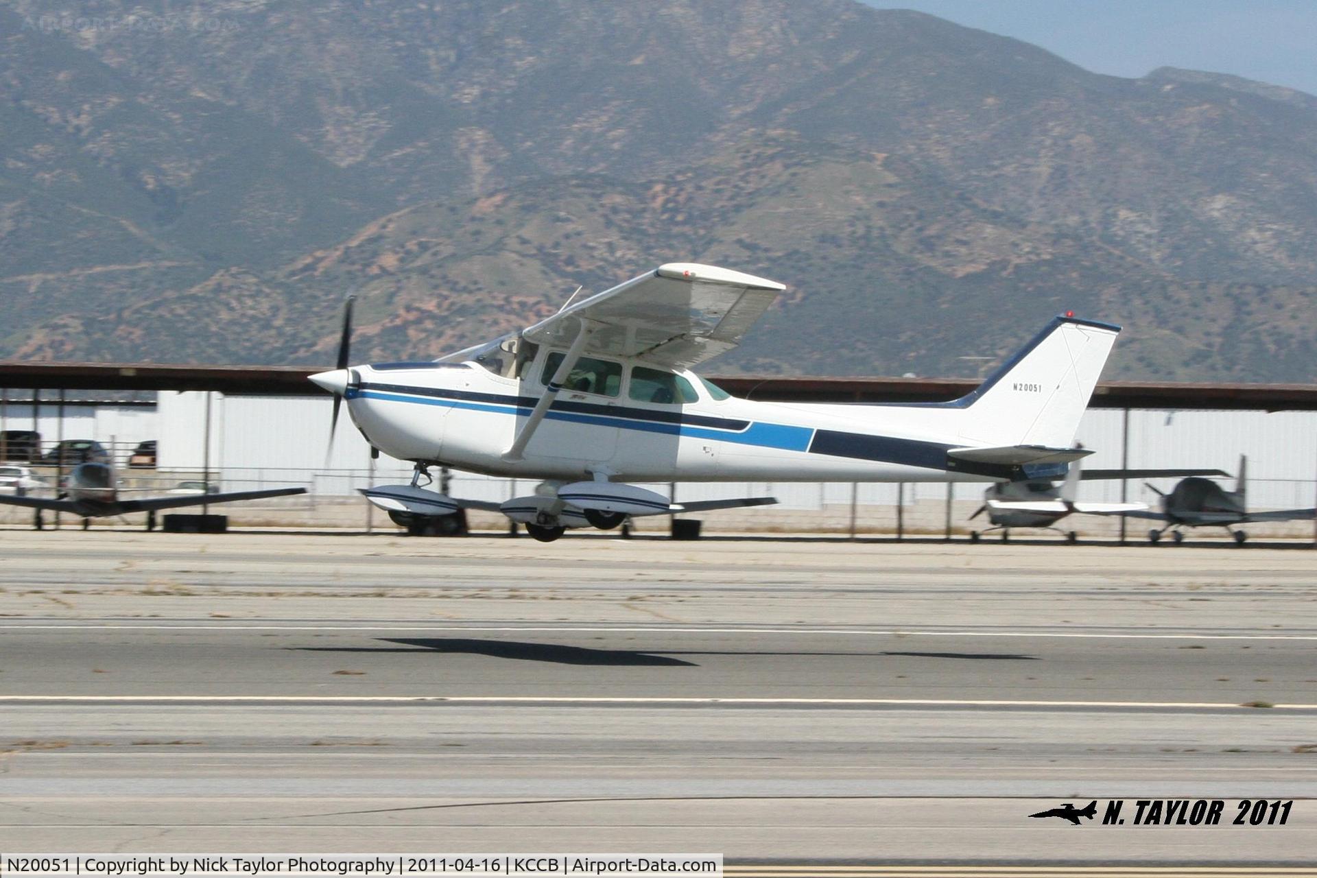N20051, 1972 Cessna 172M C/N 17260963, Taking off RWY 24