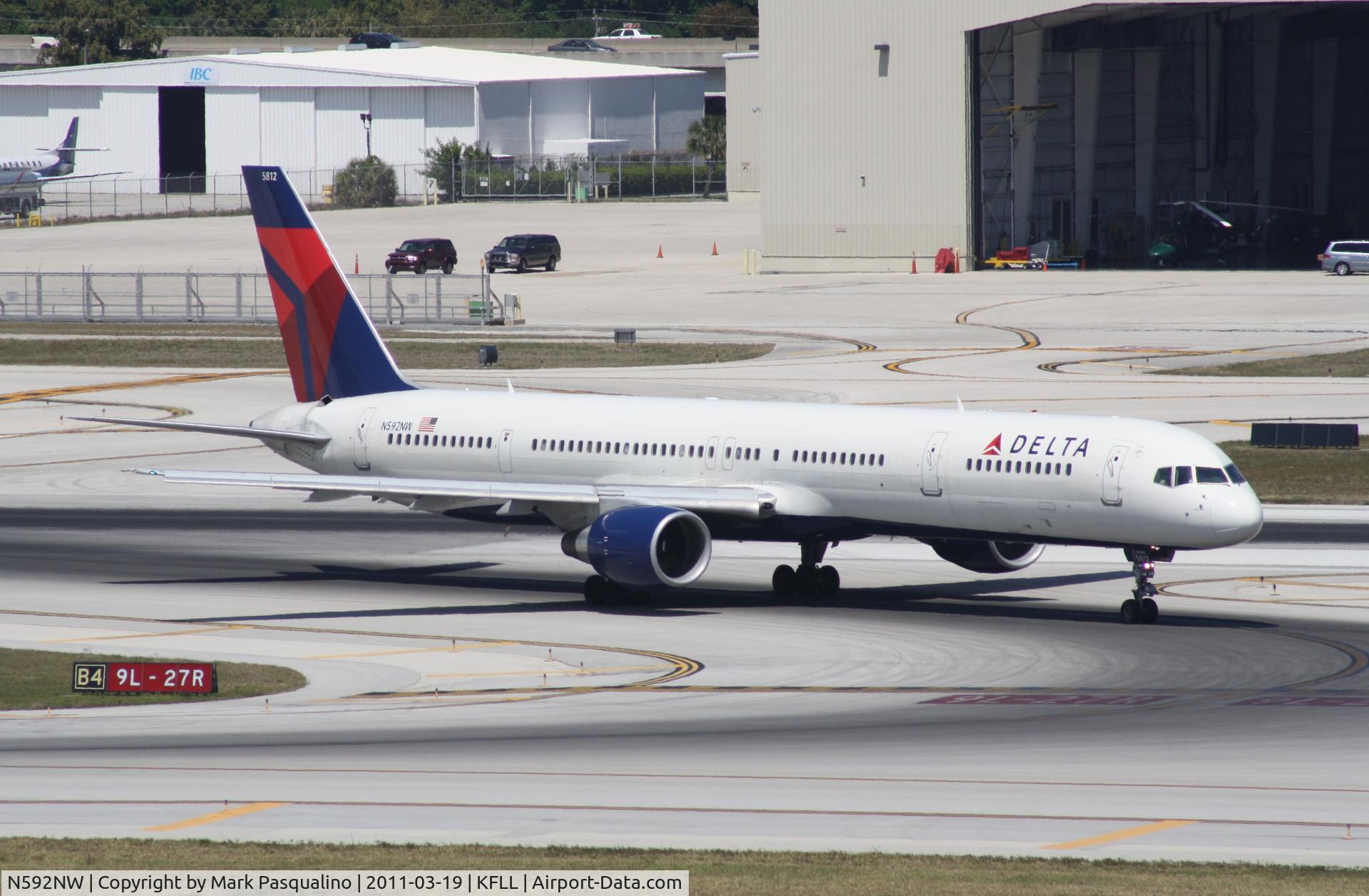 N592NW, 2003 Boeing 757-351 C/N 32992, Boeing 757-300