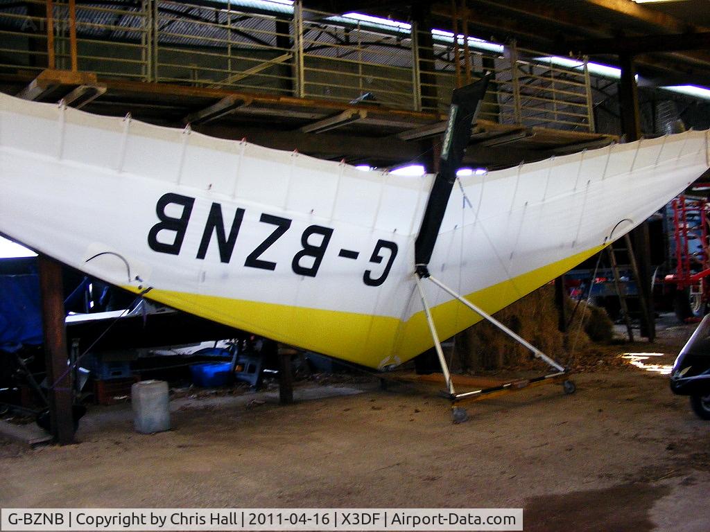 G-BZNB, 2000 Pegasus Quantum 15 C/N 7739, at Croft Farm, Defford