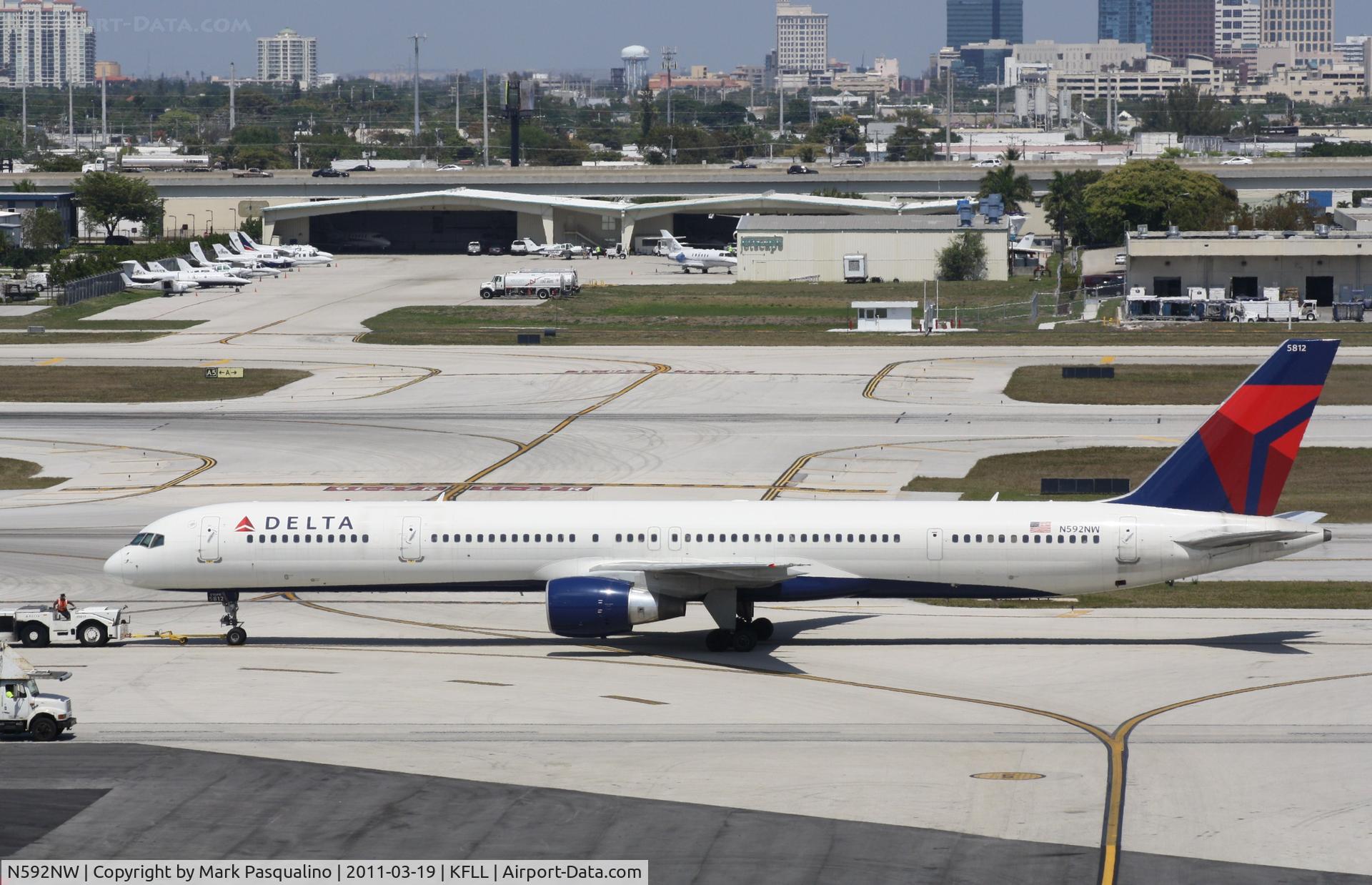 N592NW, 2003 Boeing 757-351 C/N 32992, Boeing 757-300