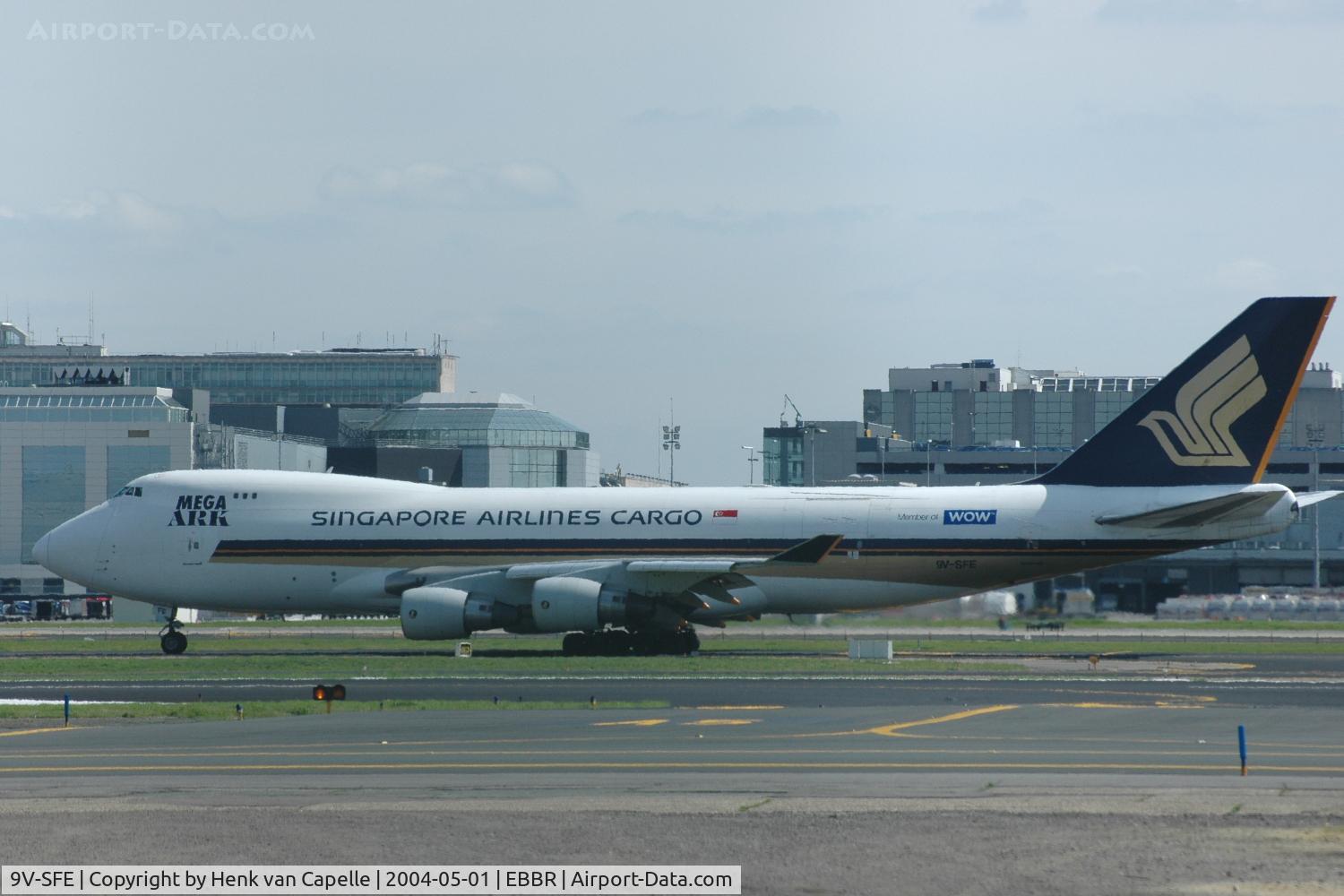 9V-SFE, 1996 Boeing 747-412F/SCD C/N 28263, Singapore Airlines Cargo Boeing 747-400F freighter taxying at Brussels airport.
