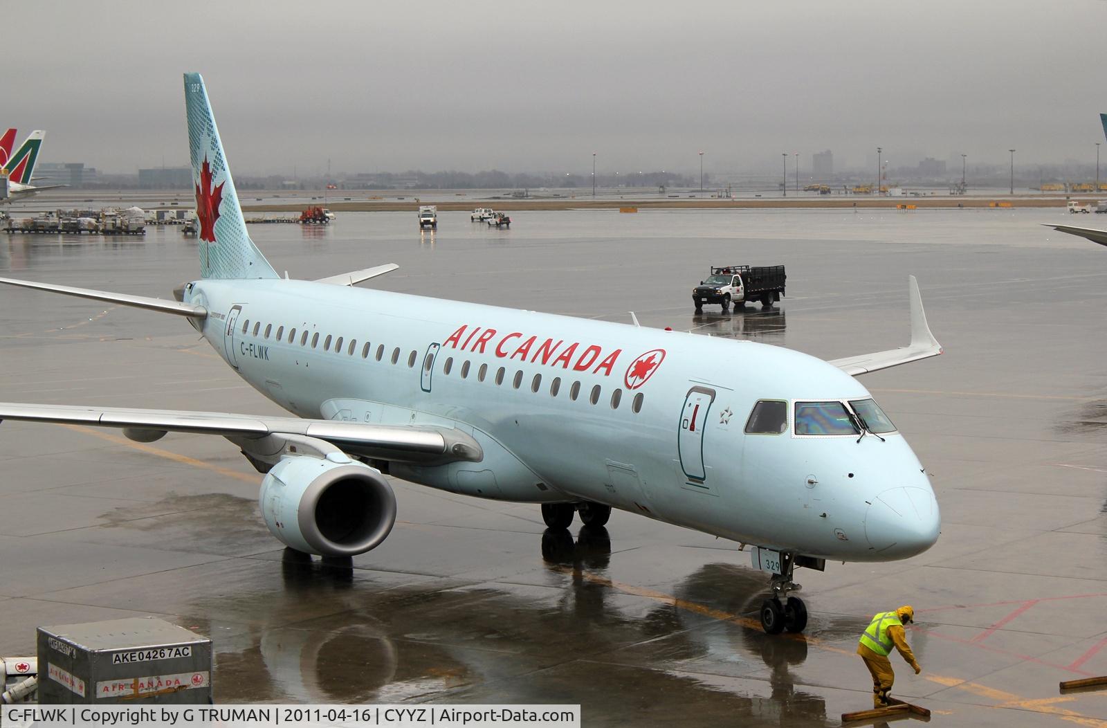 C-FLWK, 2007 Embraer 190AR (ERJ-190-100IGW) C/N 19000096, Arriving at the gate at a wet Toronto