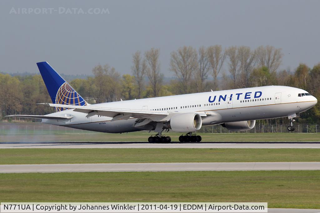 N771UA, 1995 Boeing 777-222 C/N 26932, United B772