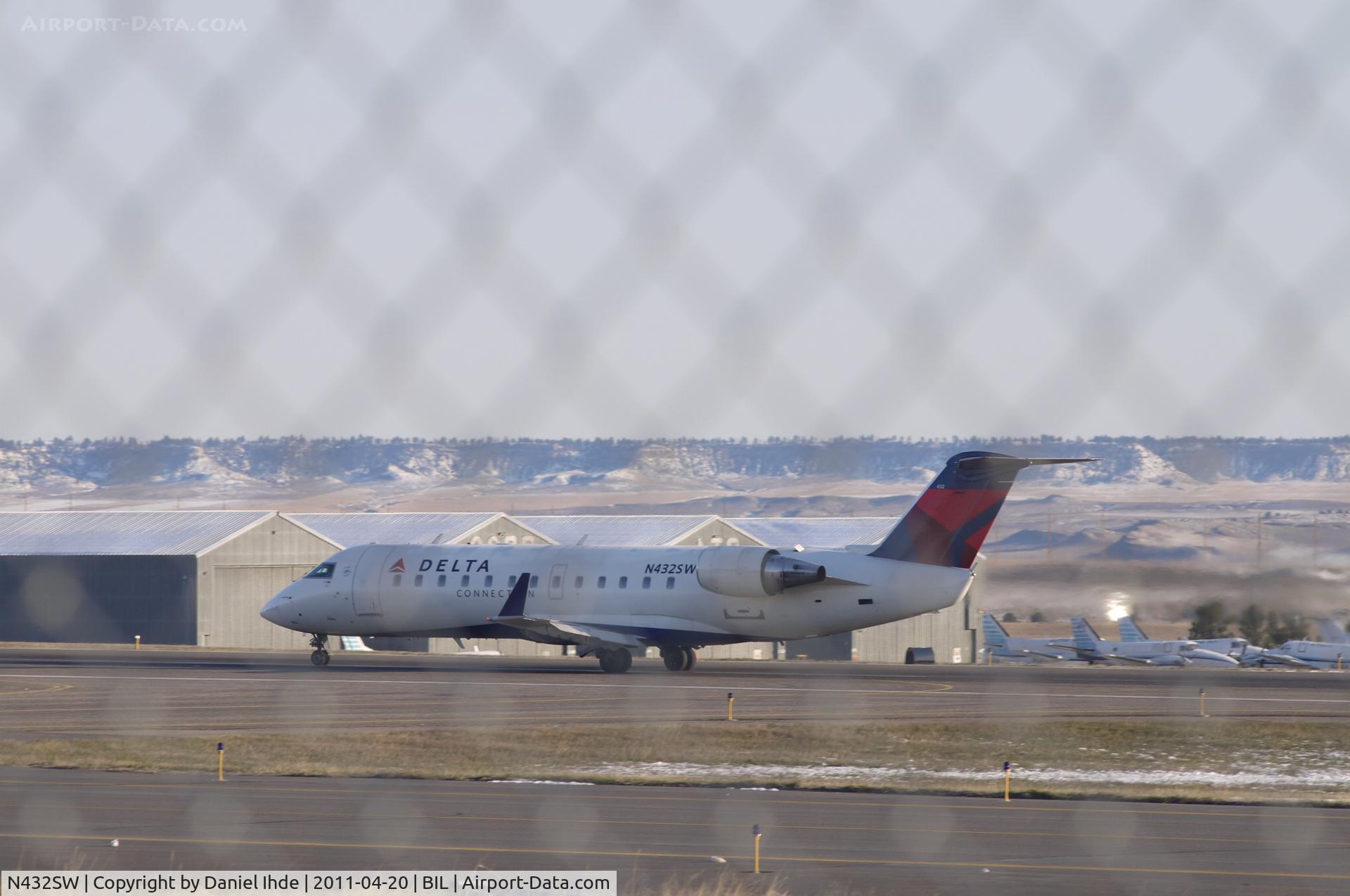 N432SW, 2001 Bombardier CRJ-200LR (CL-600-2B19) C/N 7548, Skywest Delta Connect Bombardier CL-600