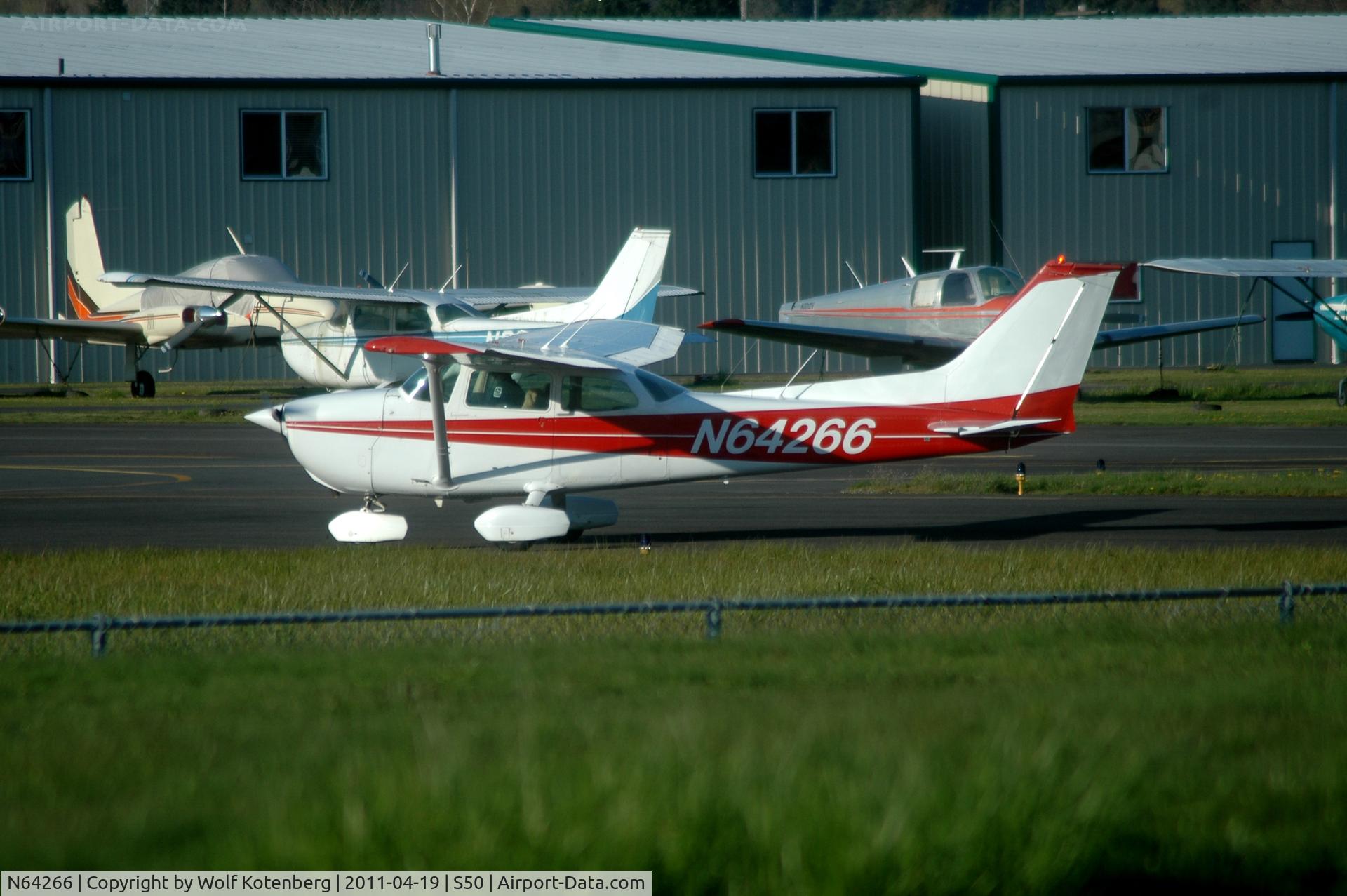 N64266, 1975 Cessna 172M C/N 17265138, checking magneto