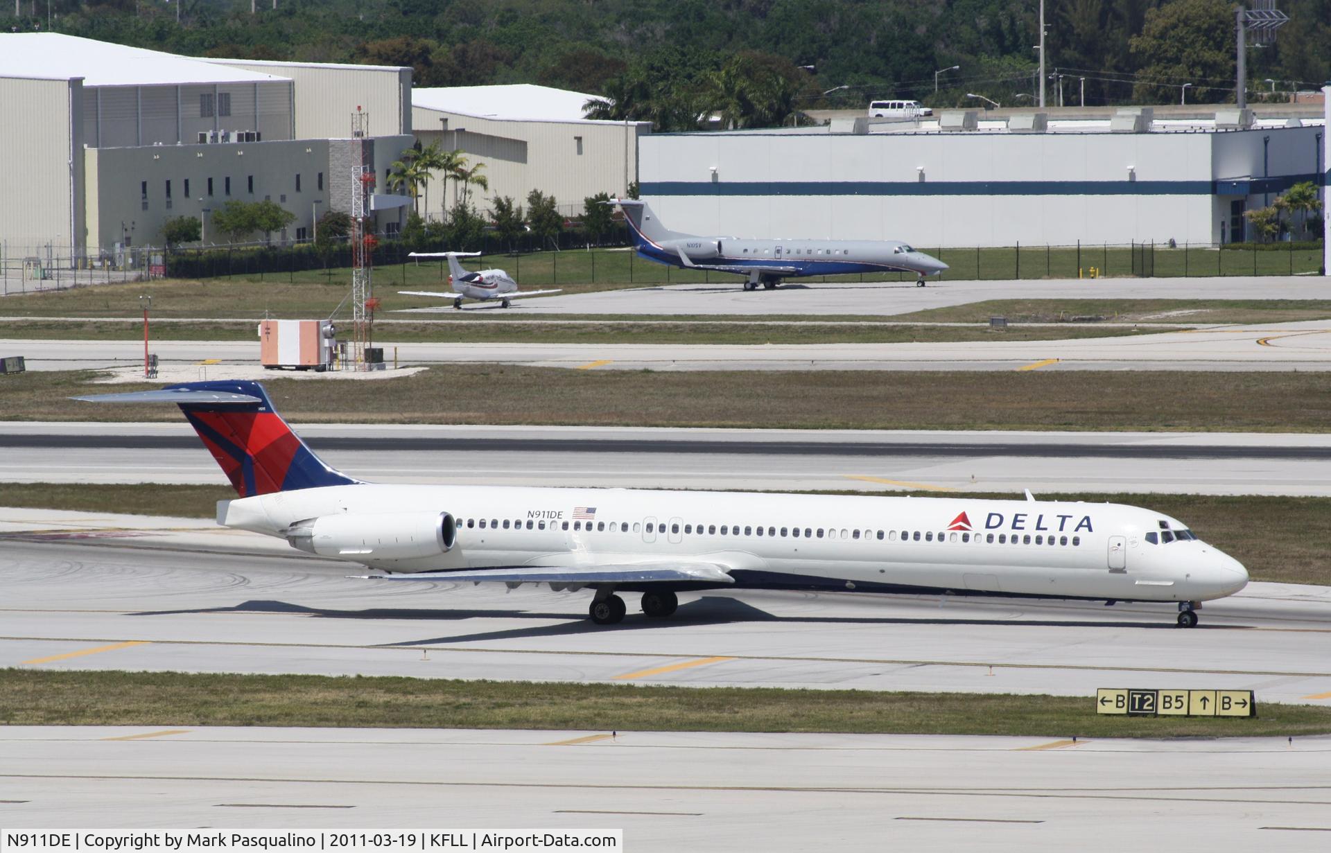 N911DE, 1992 McDonnell Douglas MD-88 C/N 49967, MD-88
